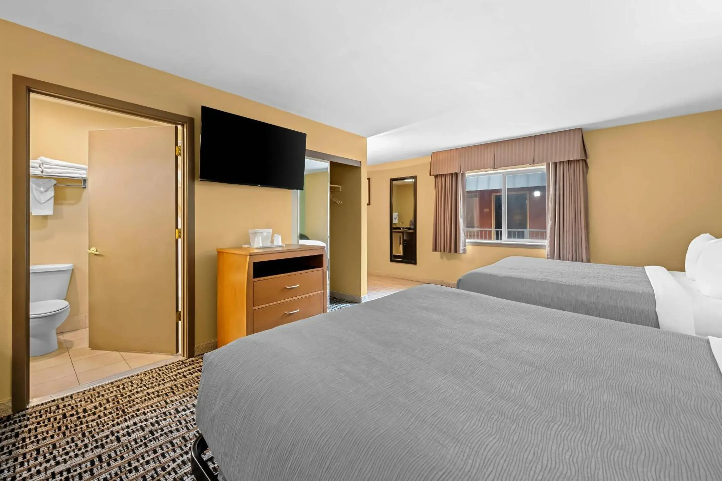 Bedroom, Bed in Quality Inn Bedroom, Bed in Quality Inn