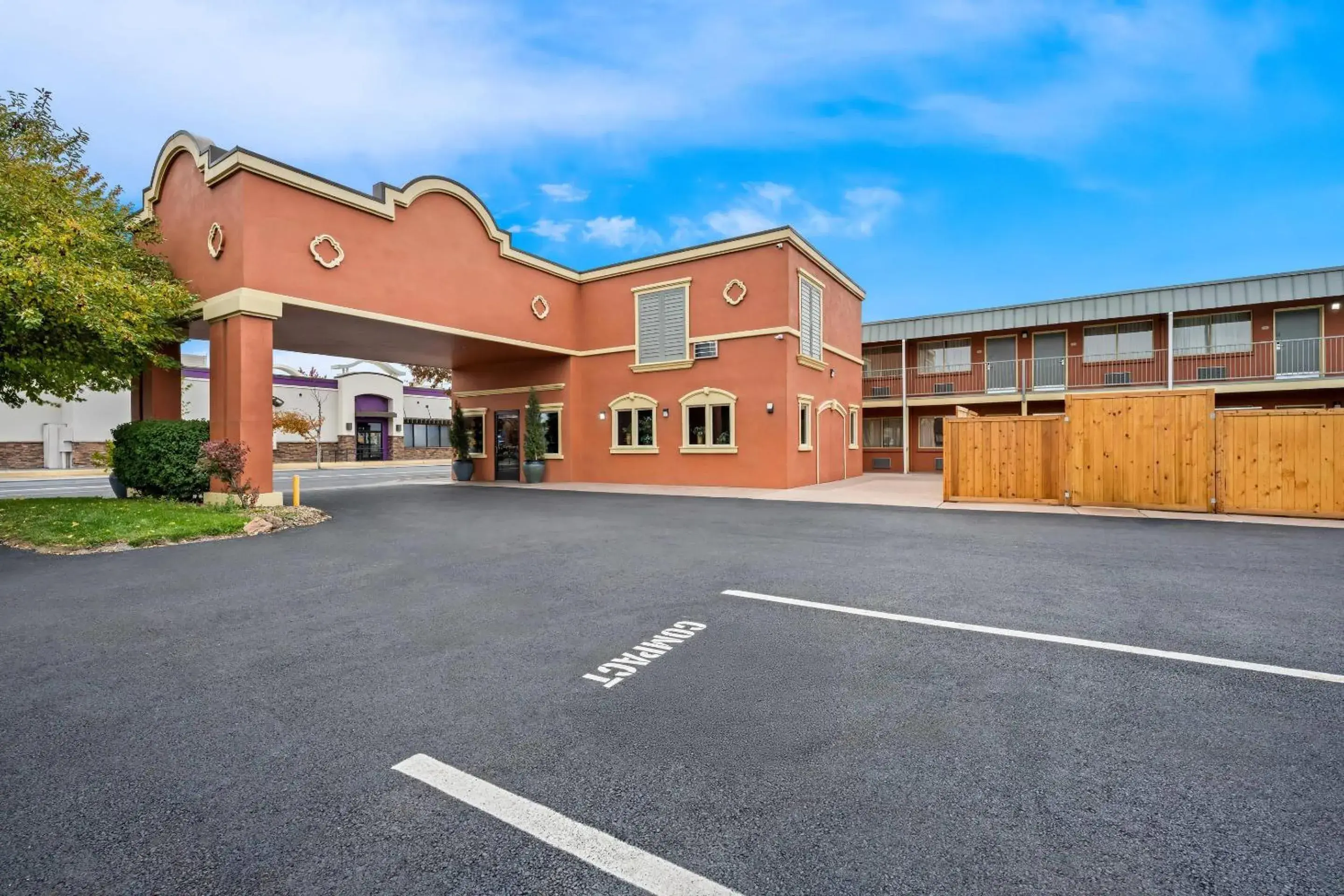 Property building in Quality Inn Property building in Quality Inn