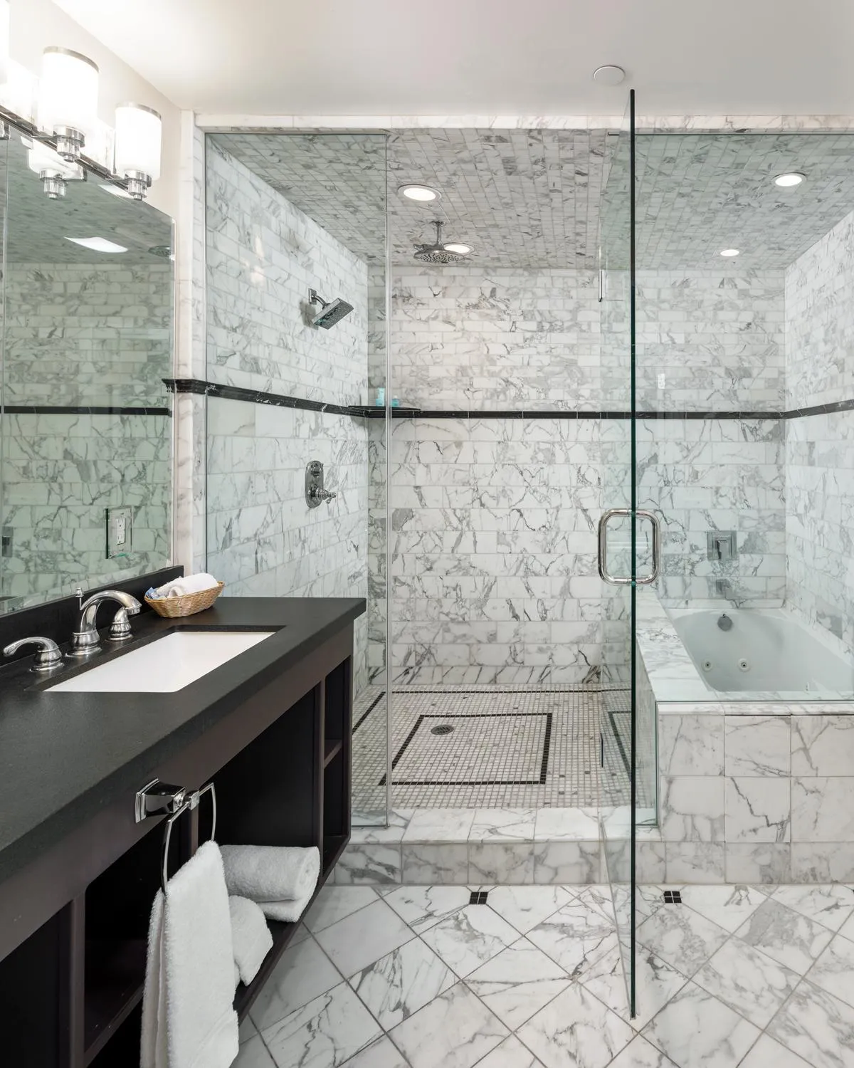 Shower in Glenmore Plaza Hotel