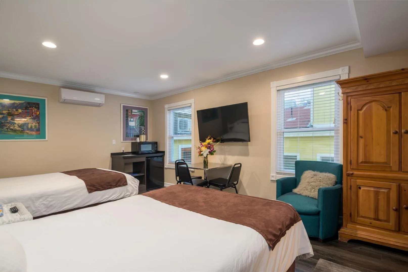 Bed in Glenmore Plaza Hotel