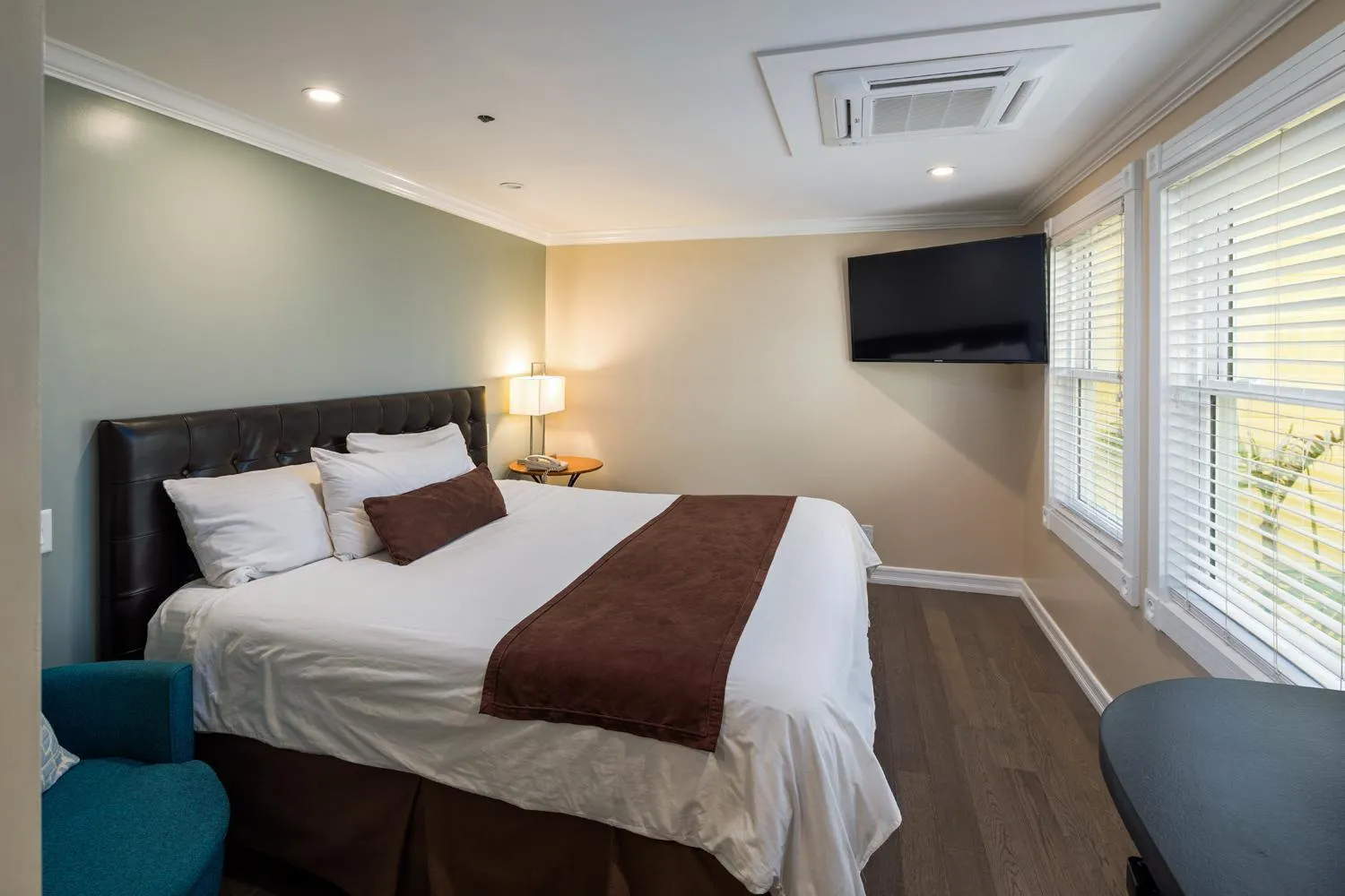 Bed in Glenmore Plaza Hotel