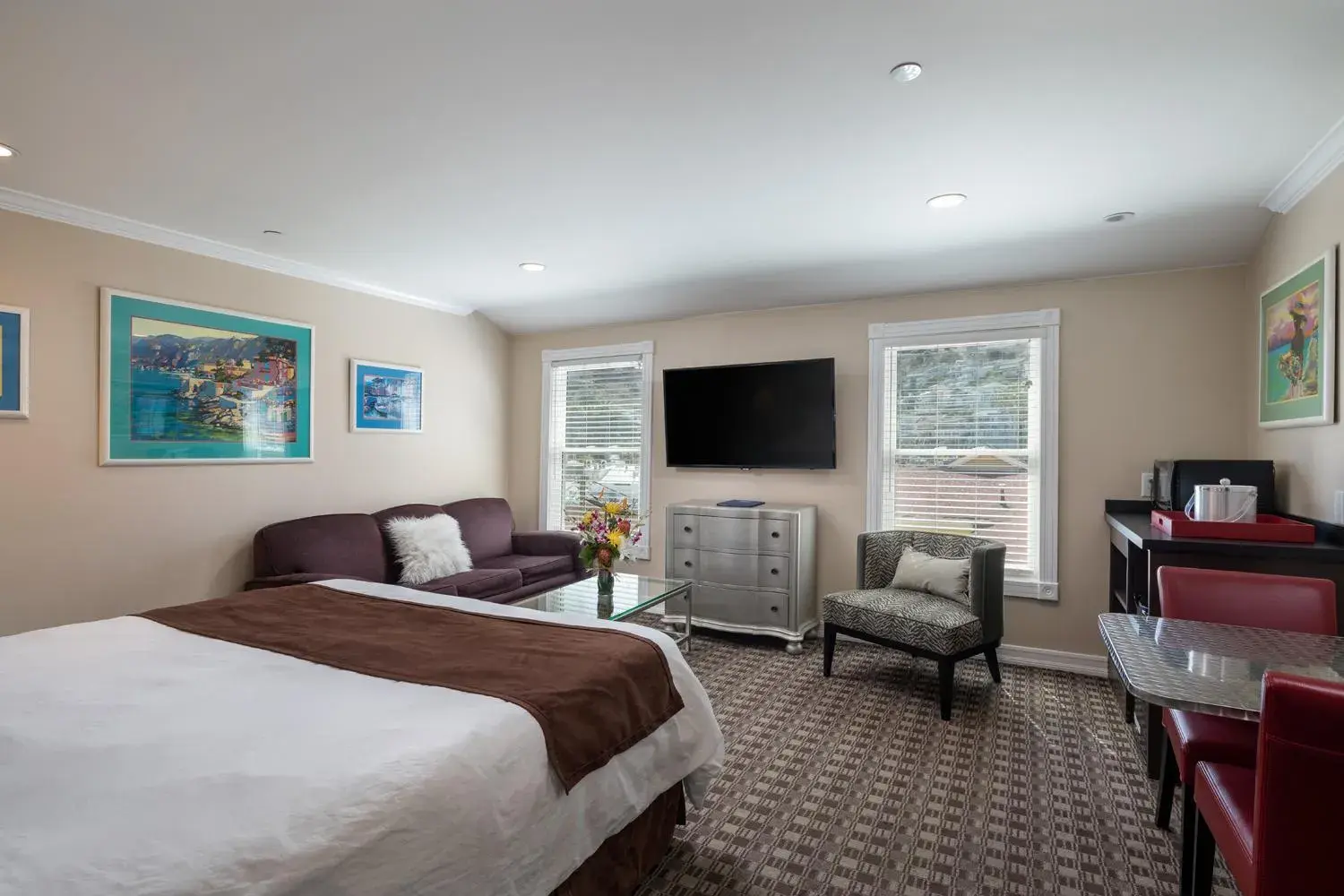 Bed in Glenmore Plaza Hotel Bed in Glenmore Plaza Hotel