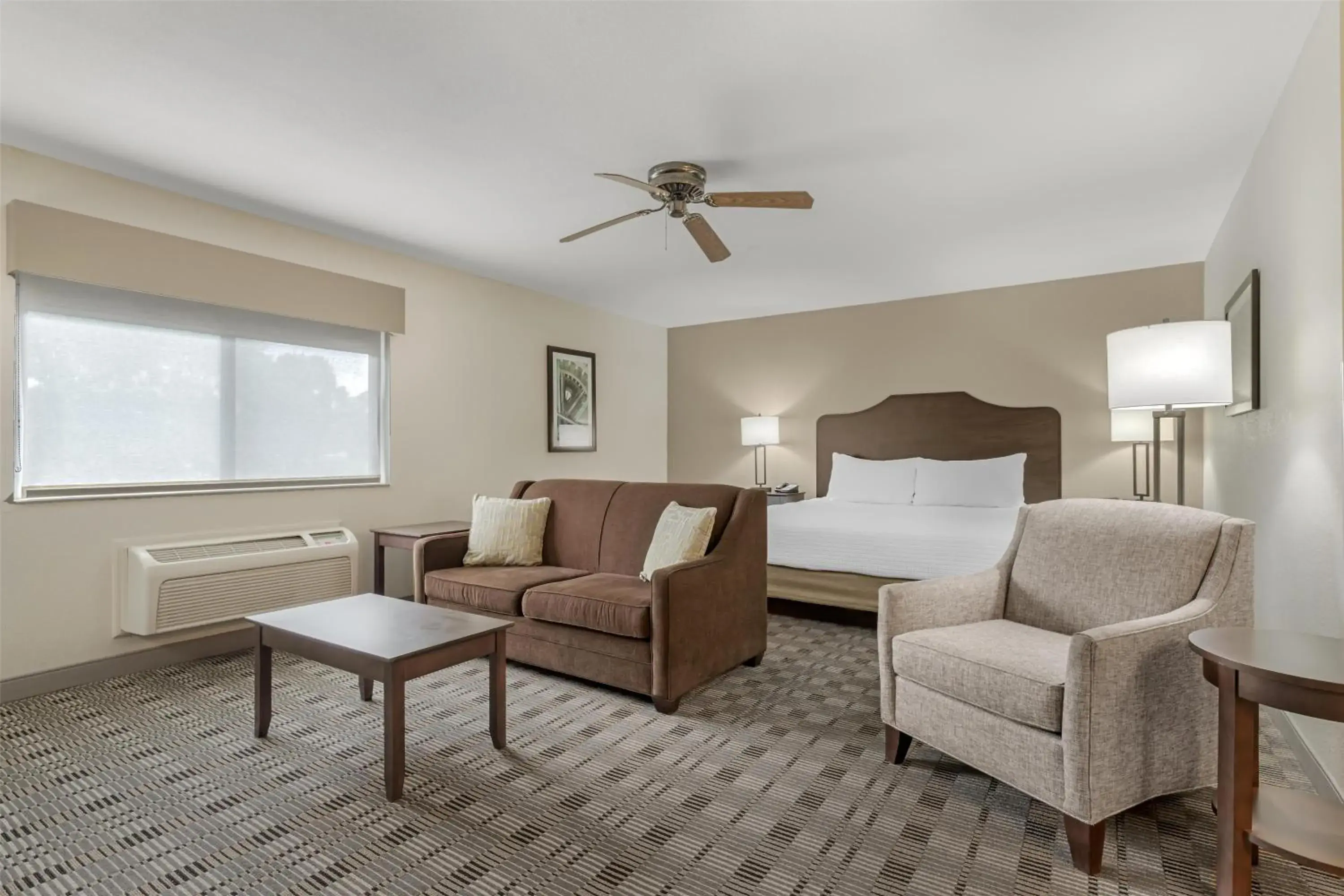 Bedroom, Bed in Best Western TimberRidge Inn Bedroom, Bed in Best Western TimberRidge Inn