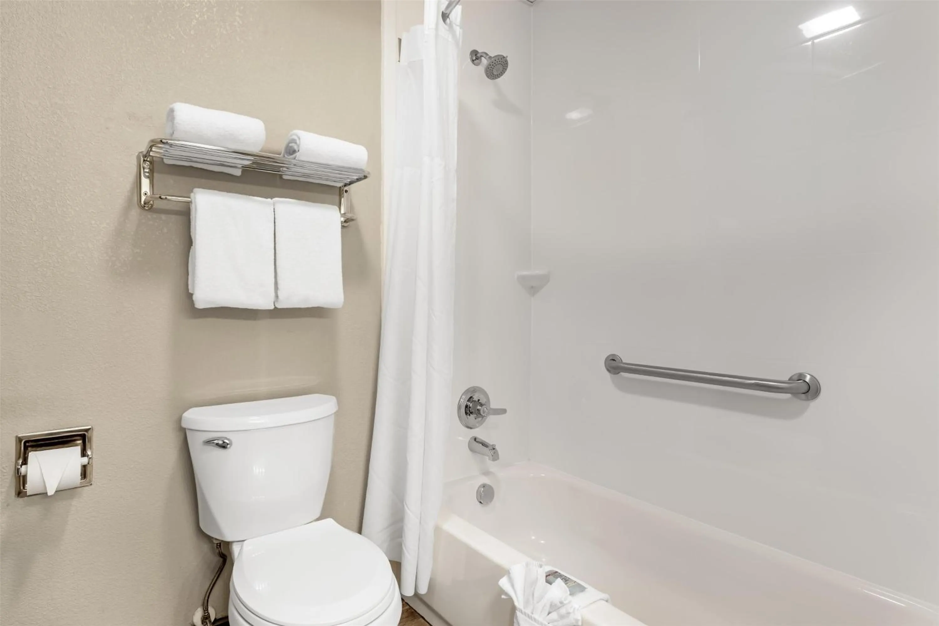 Bathroom in Best Western TimberRidge Inn