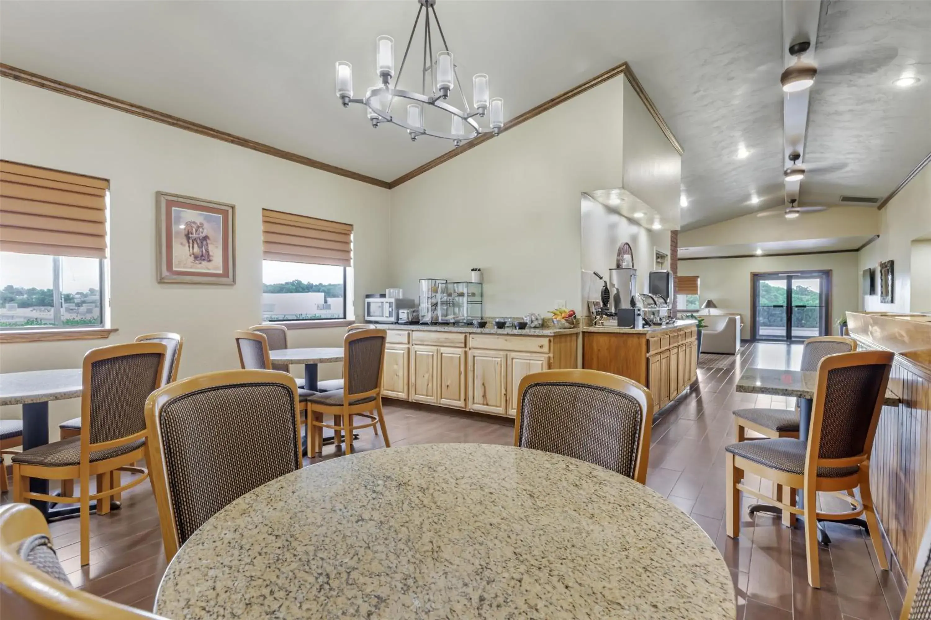 Breakfast in Best Western TimberRidge Inn Breakfast in Best Western TimberRidge Inn