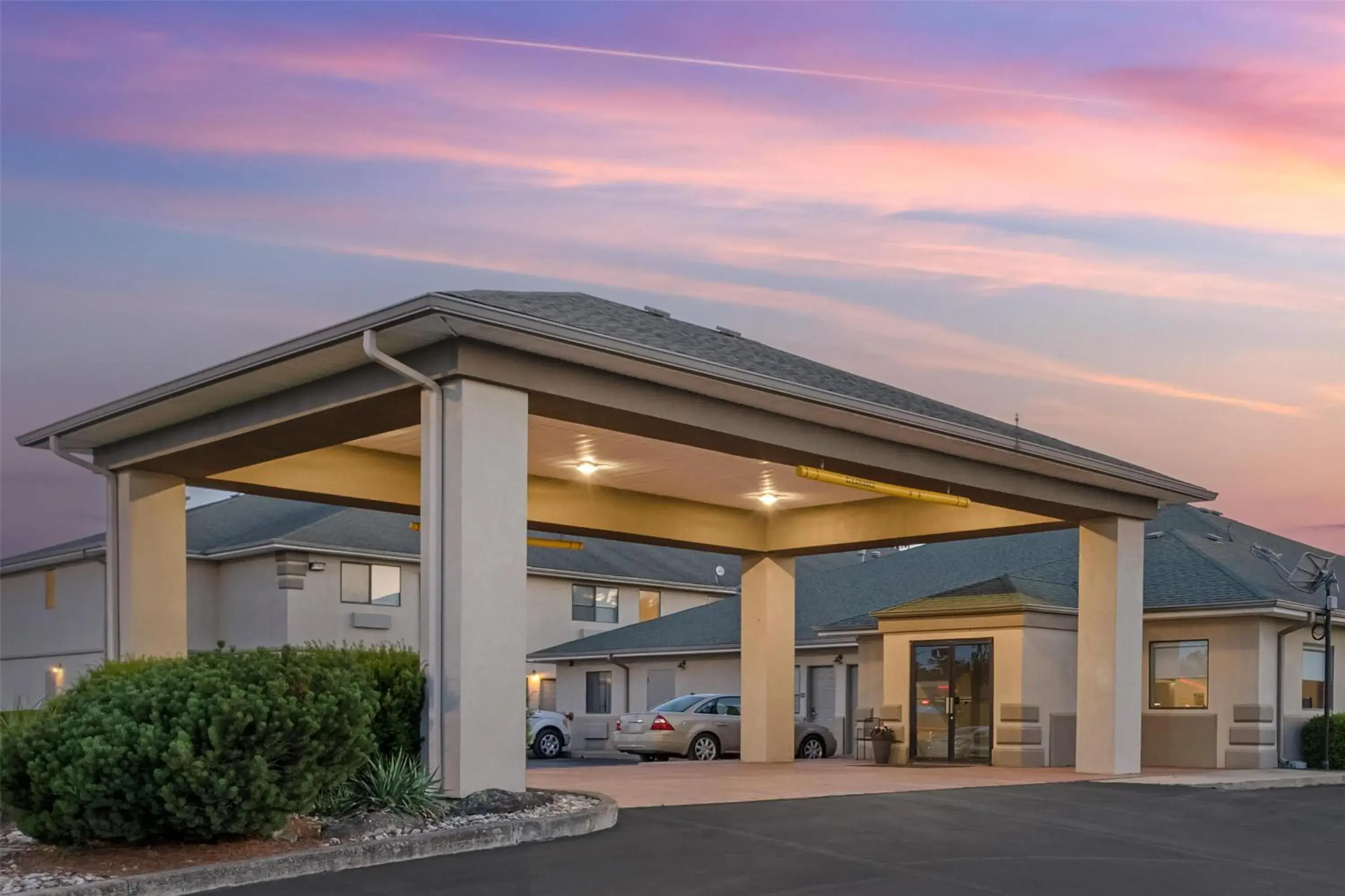 Property building in Best Western TimberRidge Inn Property building in Best Western TimberRidge Inn