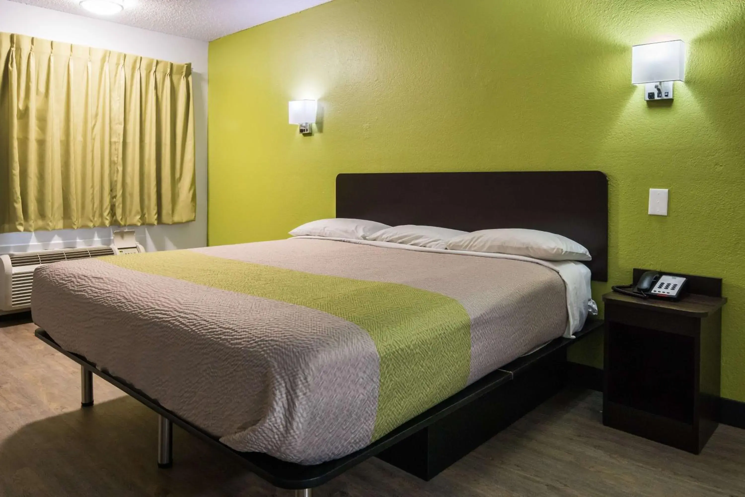 Photo of the whole room, Bed in Motel 6 Irving - Loop 12 Photo of the whole room, Bed in Motel 6 Irving - Loop 12