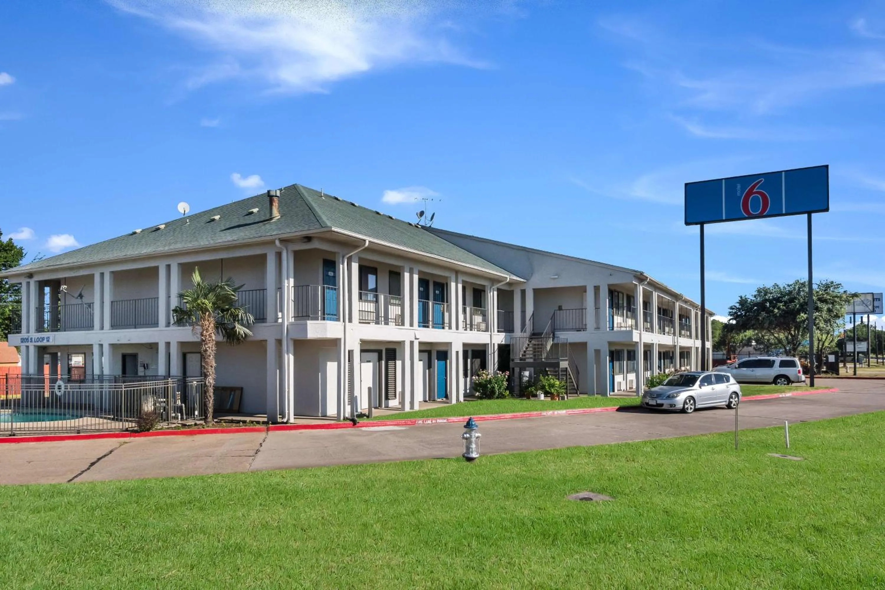 Property building in Motel 6 Irving - Loop 12
