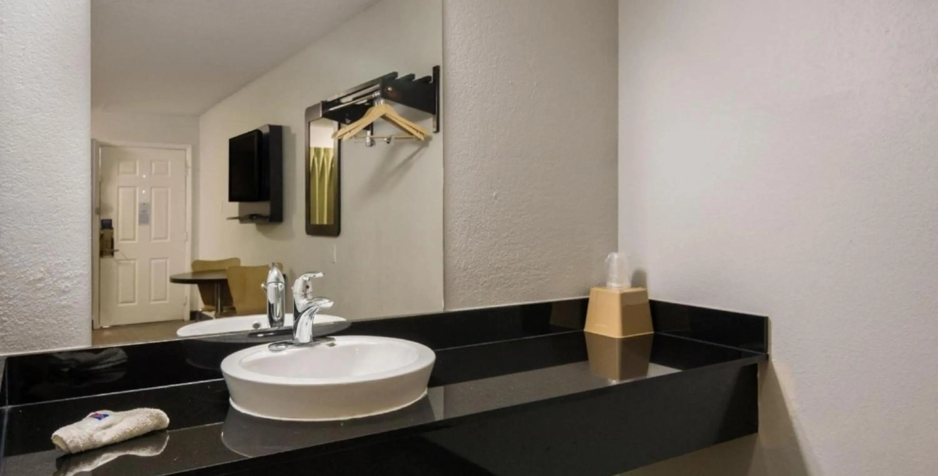 Bathroom in Motel 6 Irving - Loop 12