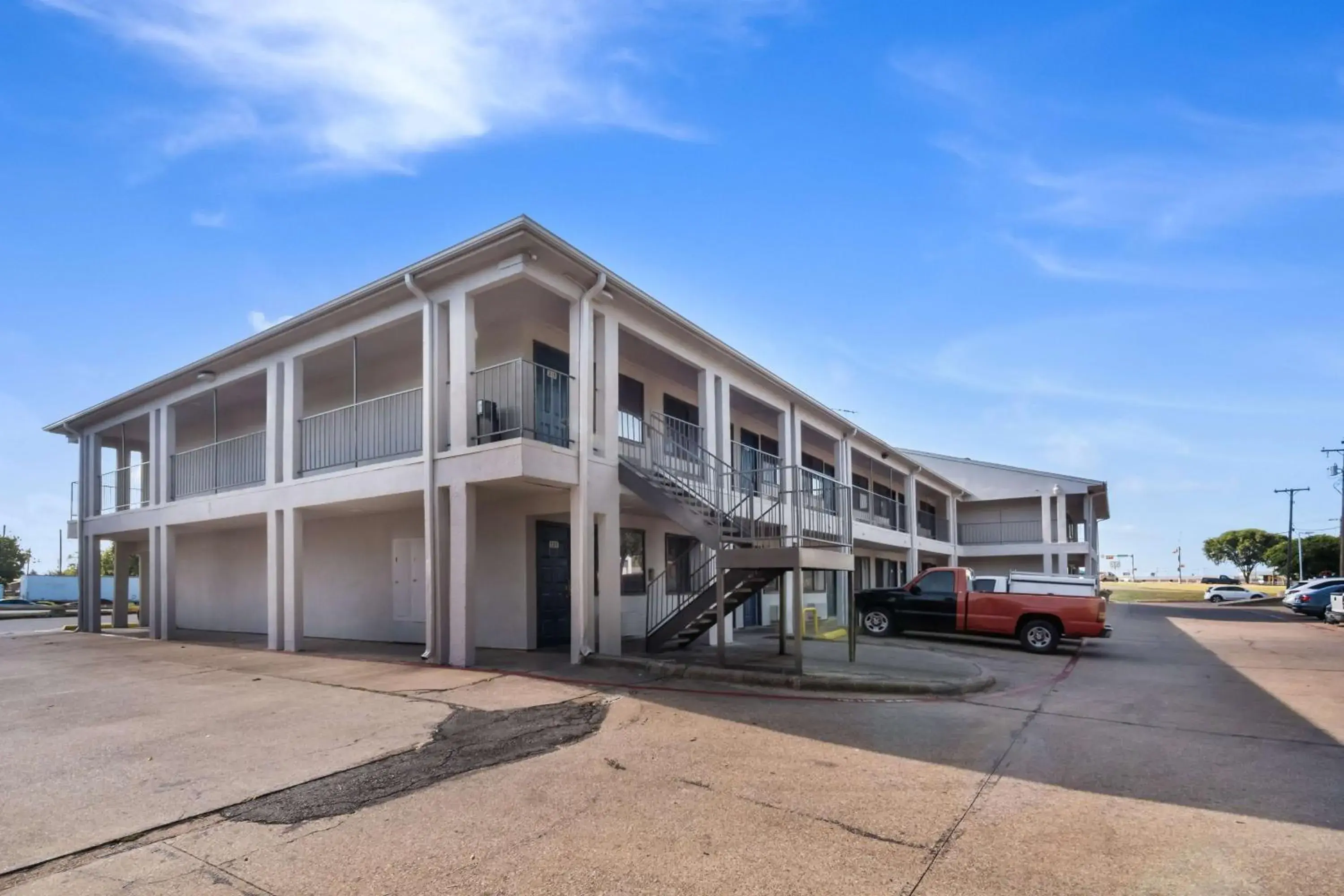 Property building in Motel 6 Irving - Loop 12 Property building in Motel 6 Irving - Loop 12