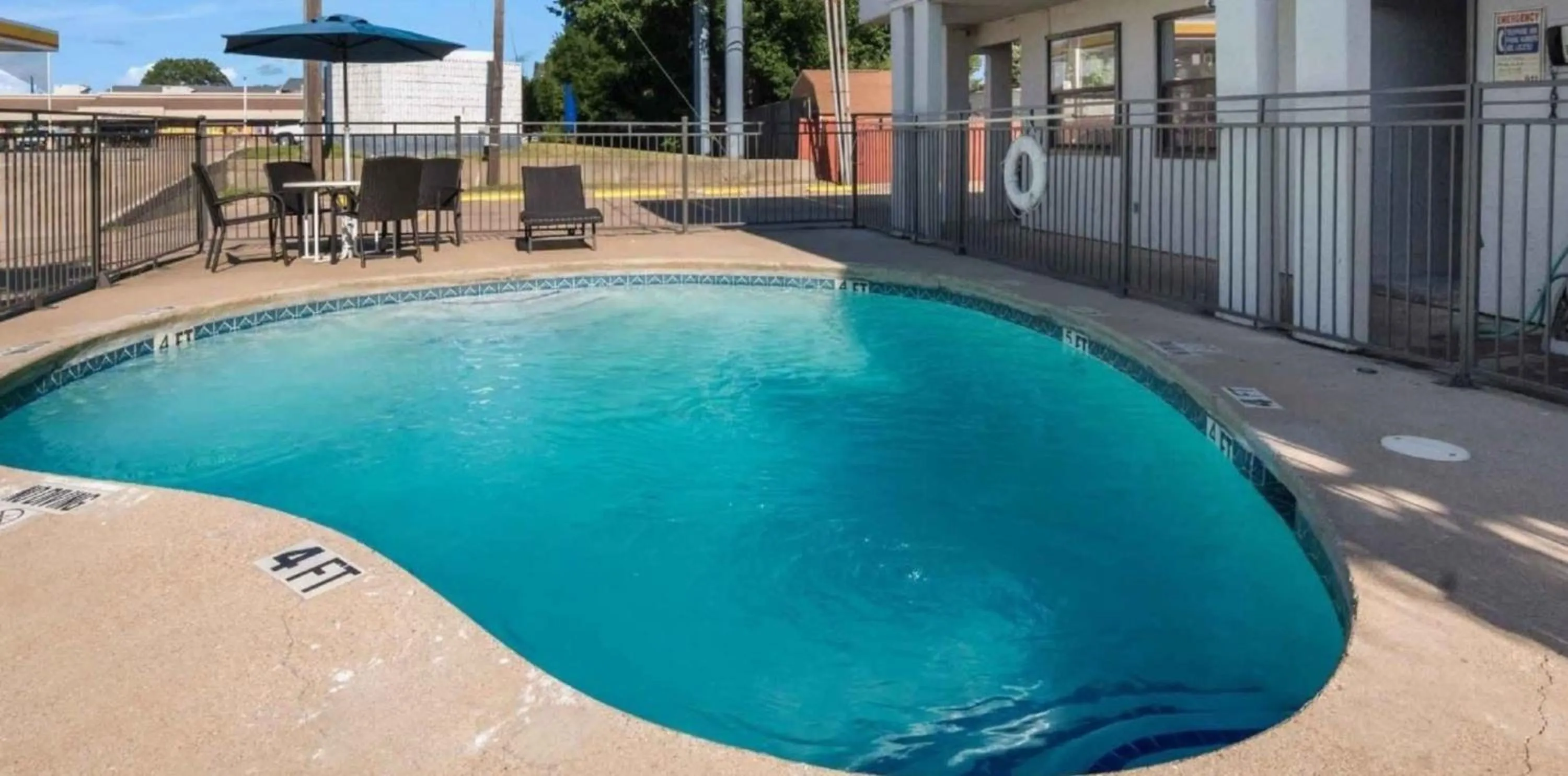 Pool view in Motel 6 Irving - Loop 12