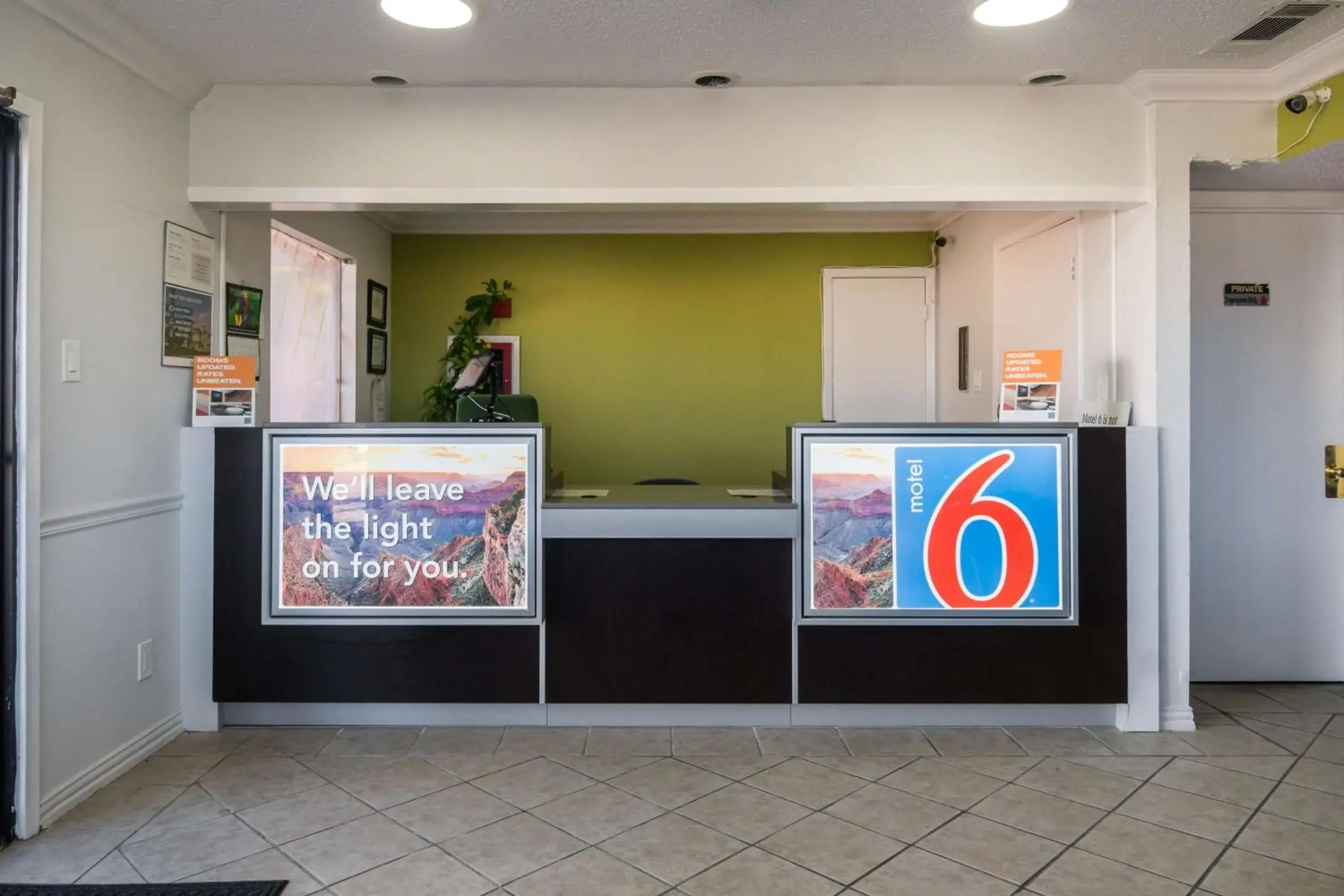 Lobby or reception in Motel 6 Irving - Loop 12 Lobby or reception in Motel 6 Irving - Loop 12