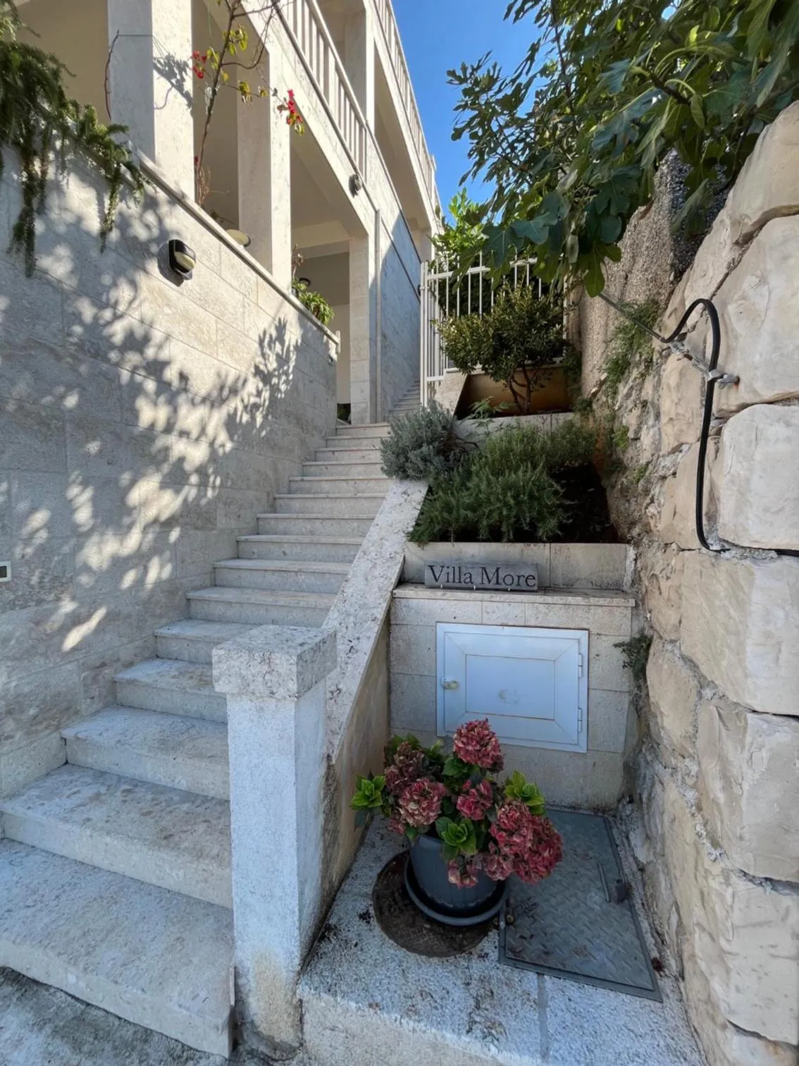 Facade/entrance in Villa More