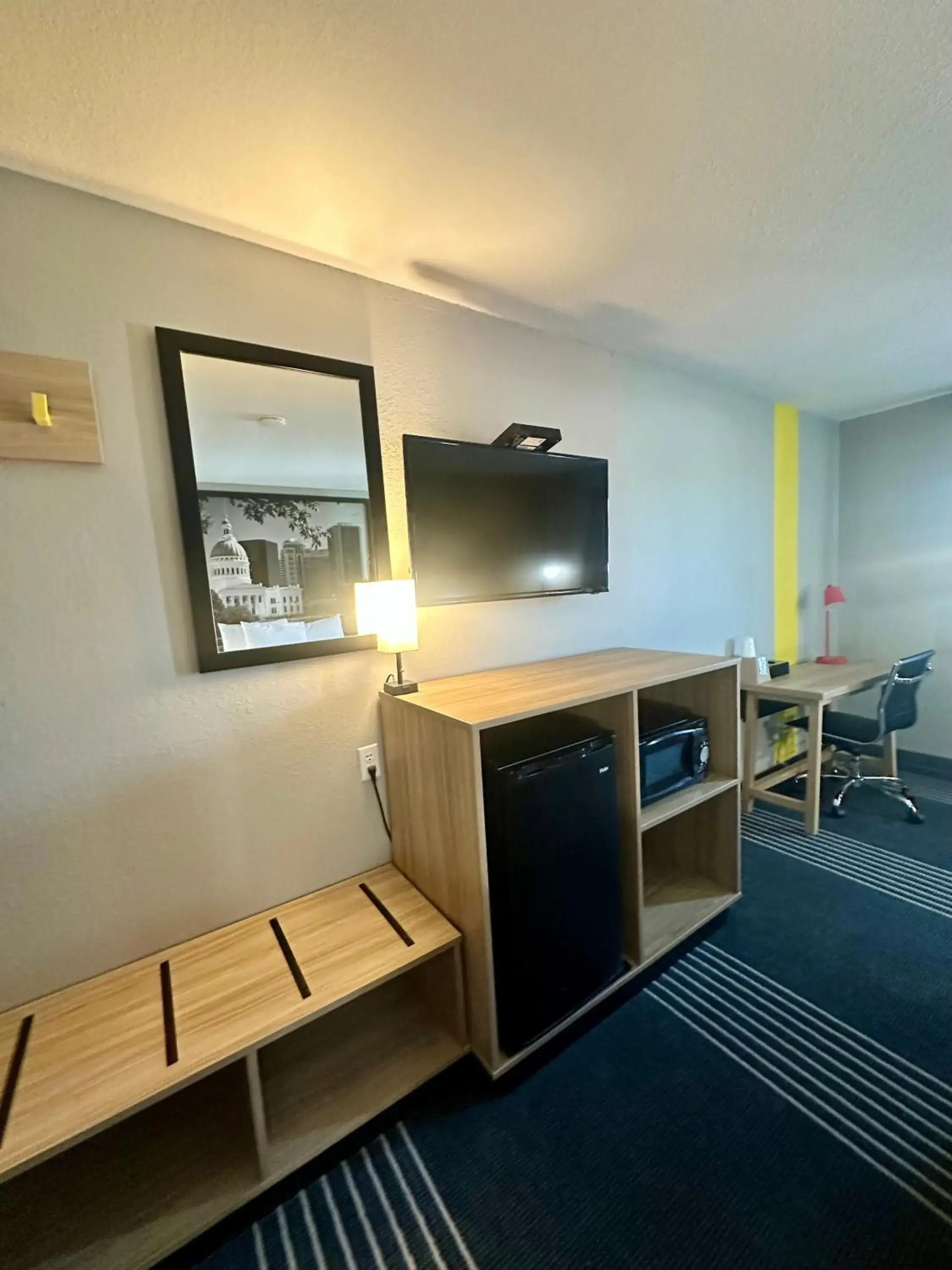 King Room - Non-Smoking in Super 8 by Wyndham Warrenton King Room - Non-Smoking in Super 8 by Wyndham Warrenton