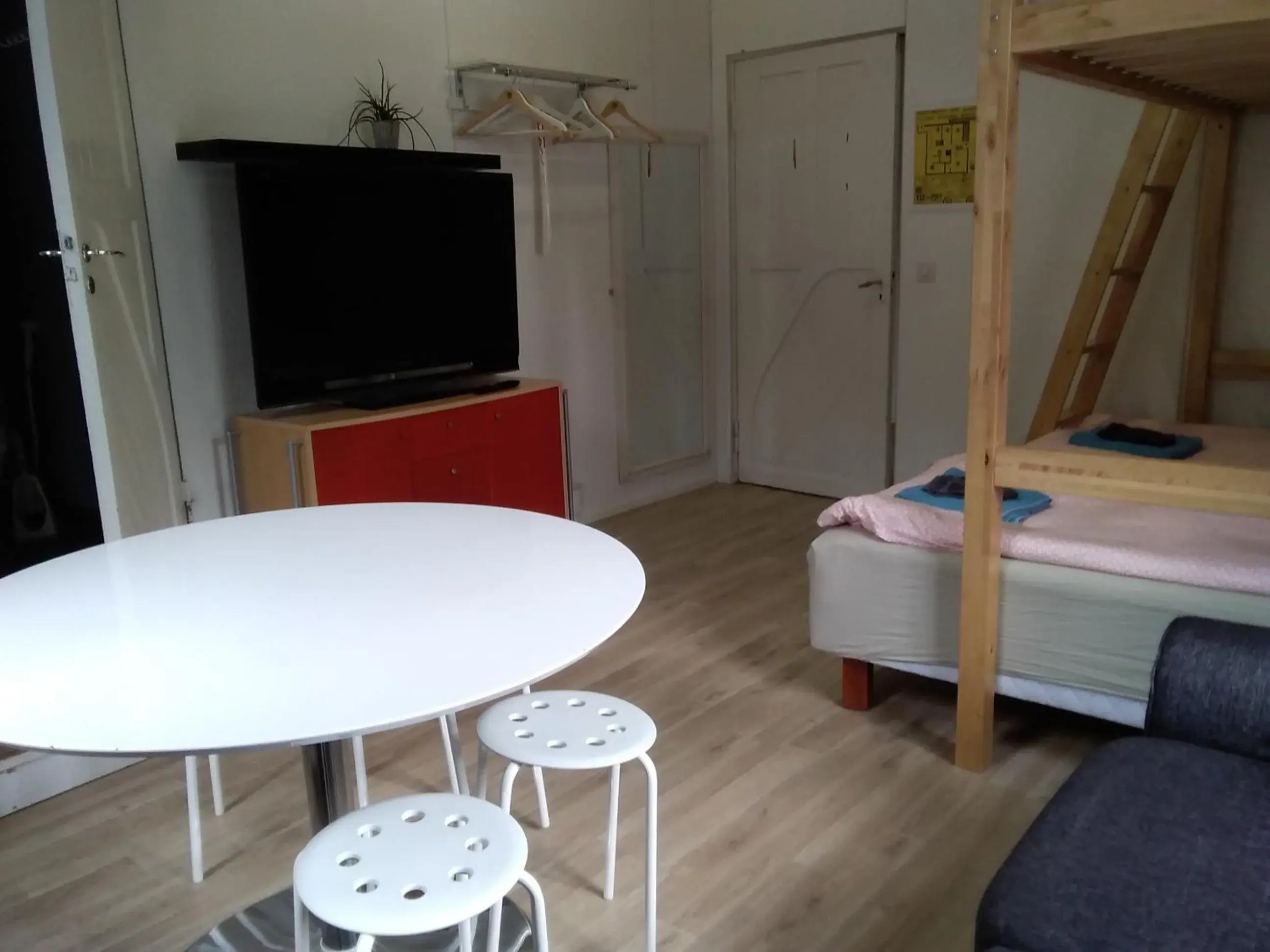 Family Room with Private Bathroom - single occupancy in Wanhan Aseman Majatalo Family Room with Private Bathroom - single occupancy in Wanhan Aseman Majatalo