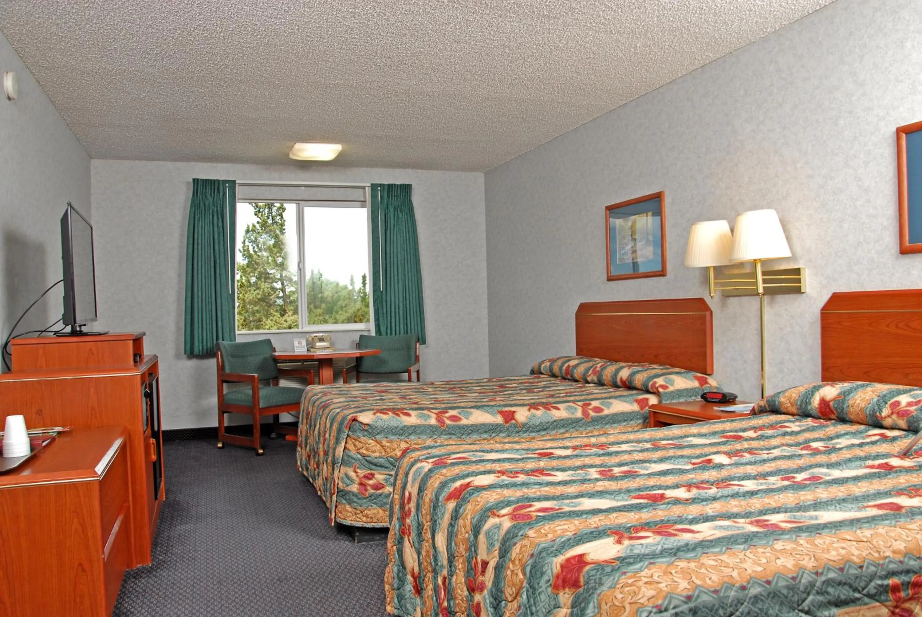 Day, Bed in Redmond Inn