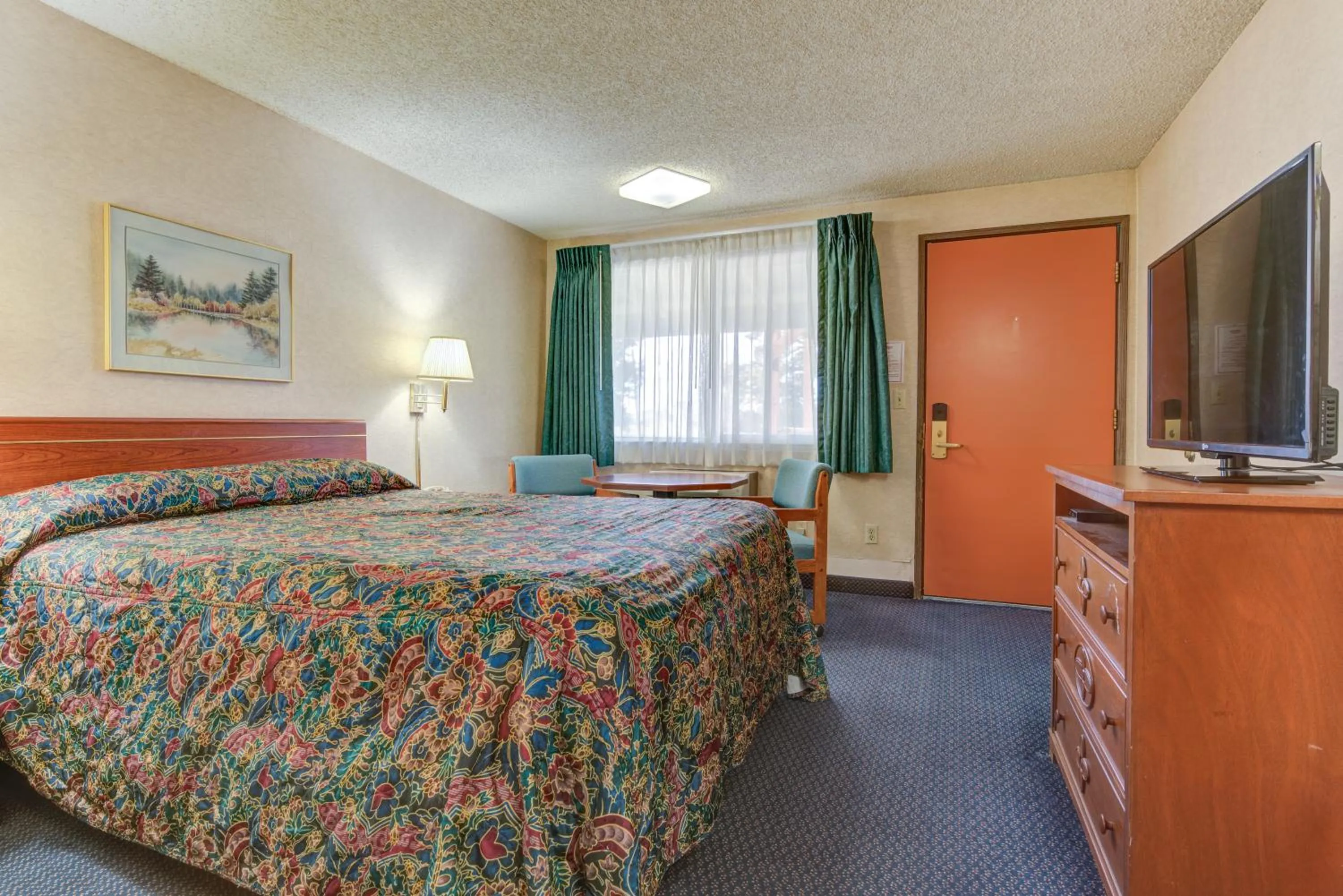Bedroom, Bed in Redmond Inn
