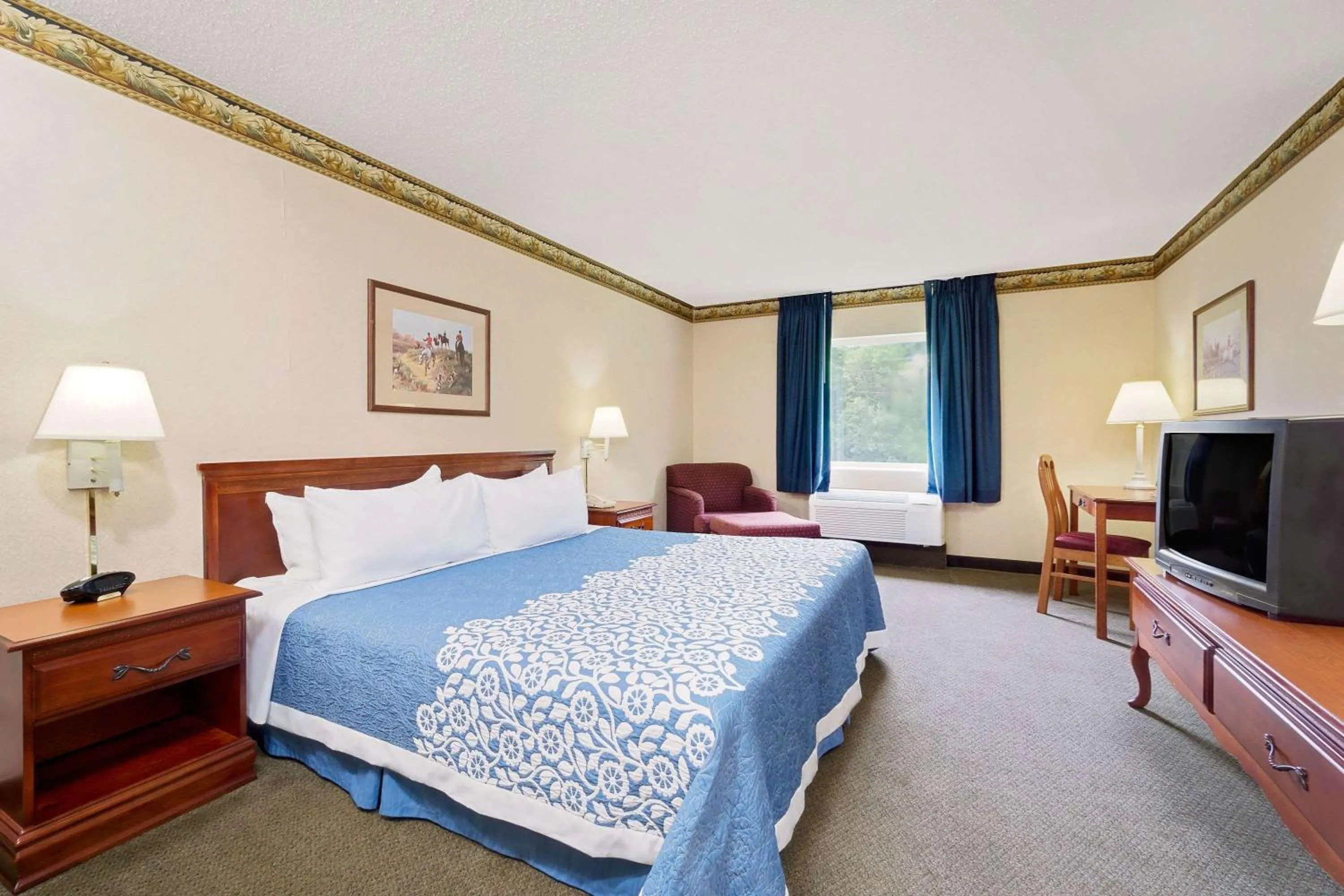 Photo of the whole room, Bed in Magnuson Hotel West Liberty