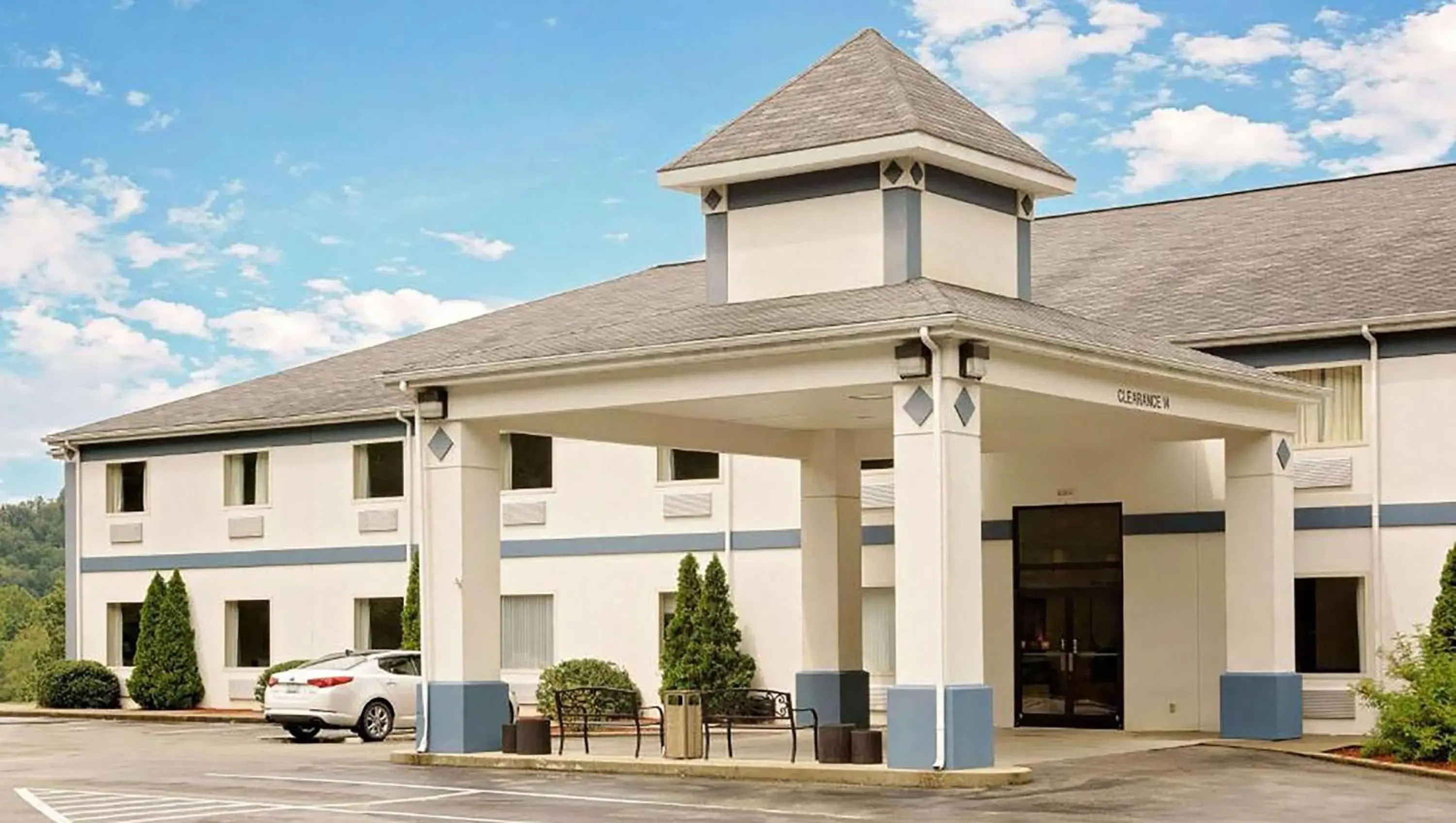 Property building in Magnuson Hotel West Liberty Property building in Magnuson Hotel West Liberty