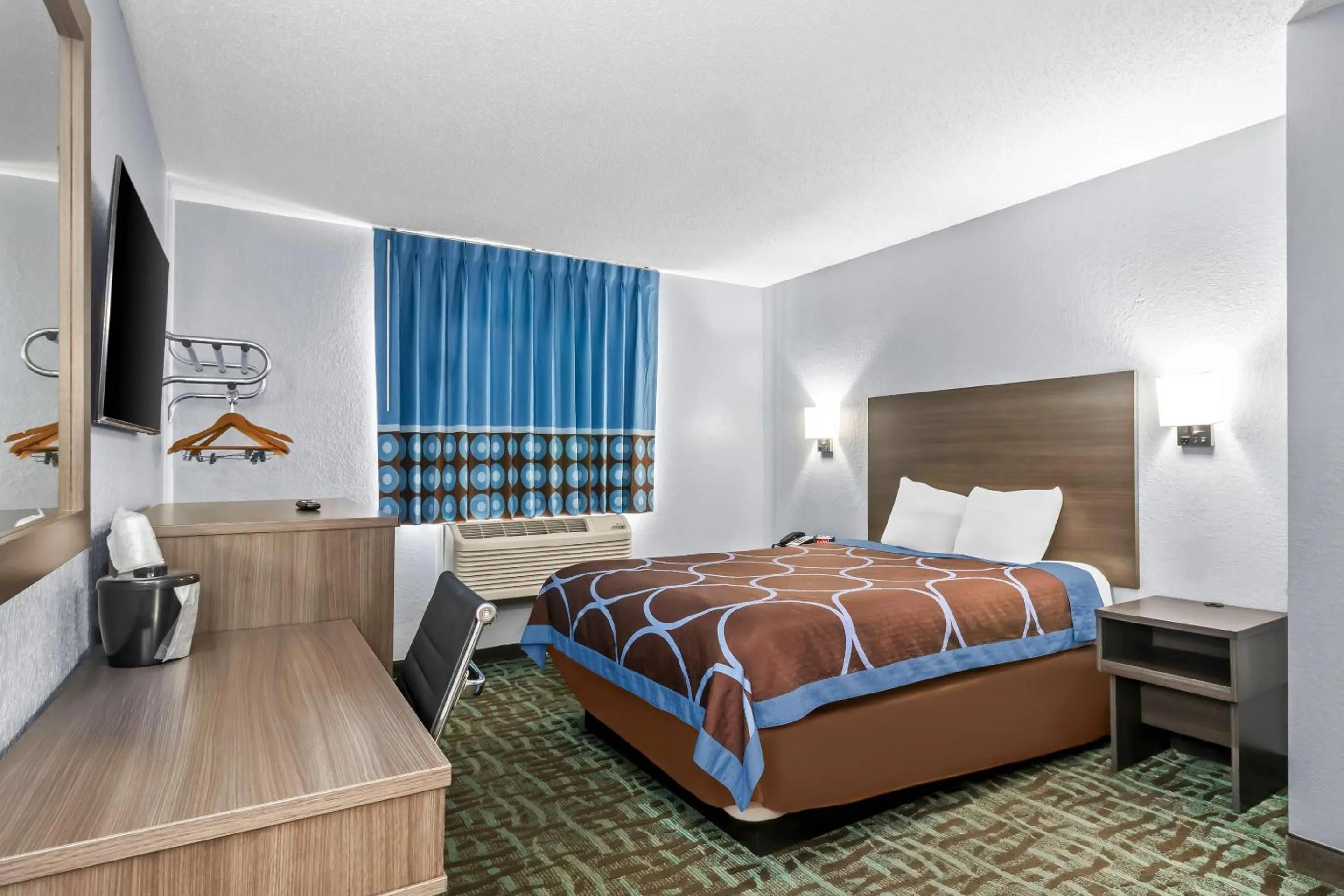 Bedroom, Bed in Rodeway Inn Delmont