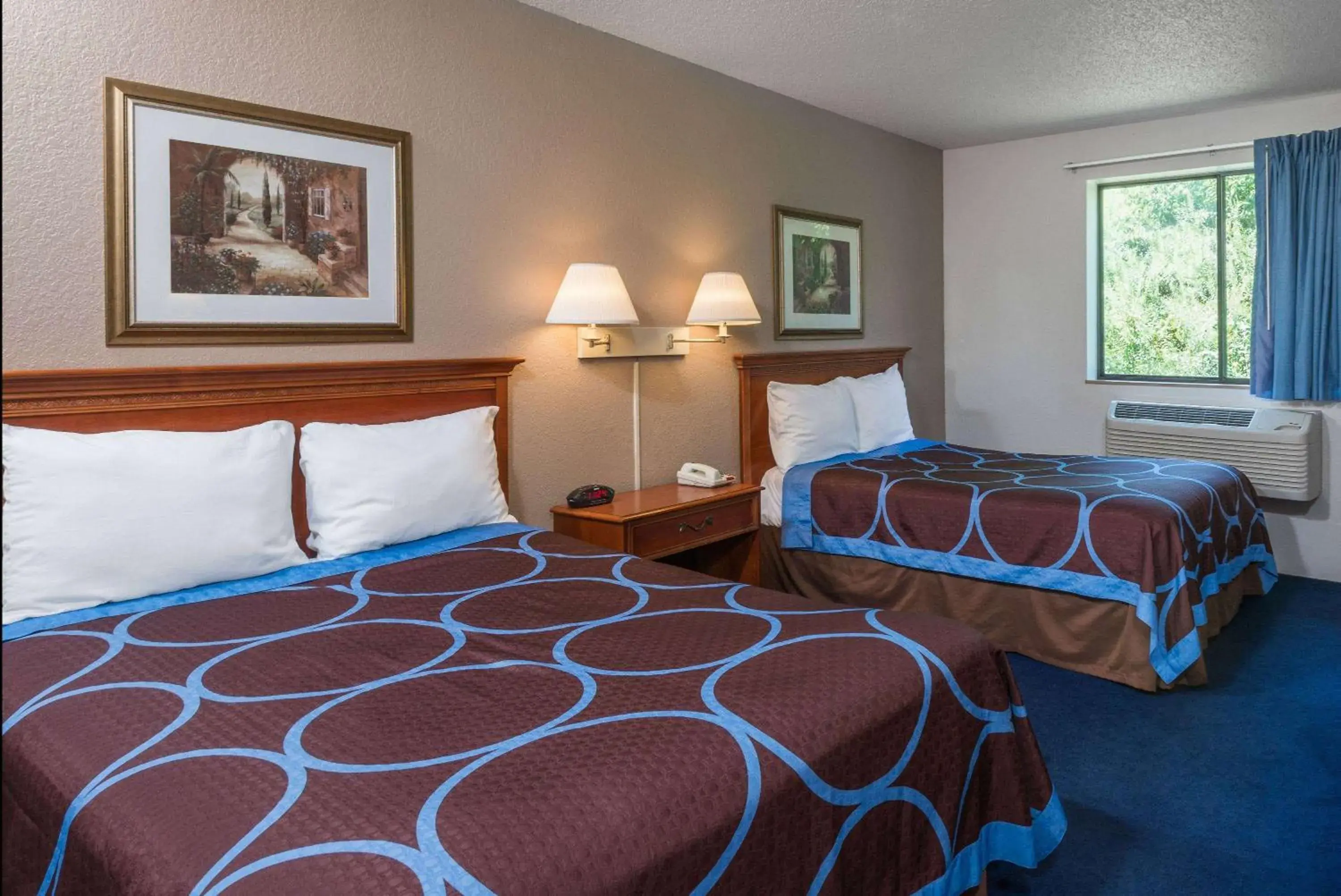 Photo of the whole room, Bed in Super 8 by Wyndham Delmont Photo of the whole room, Bed in Super 8 by Wyndham Delmont