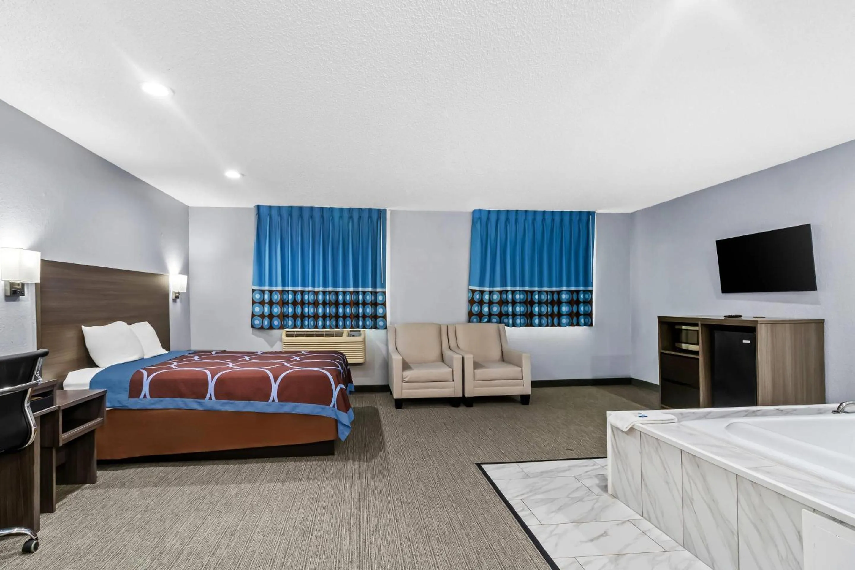 Bedroom, Bed in Rodeway Inn Delmont