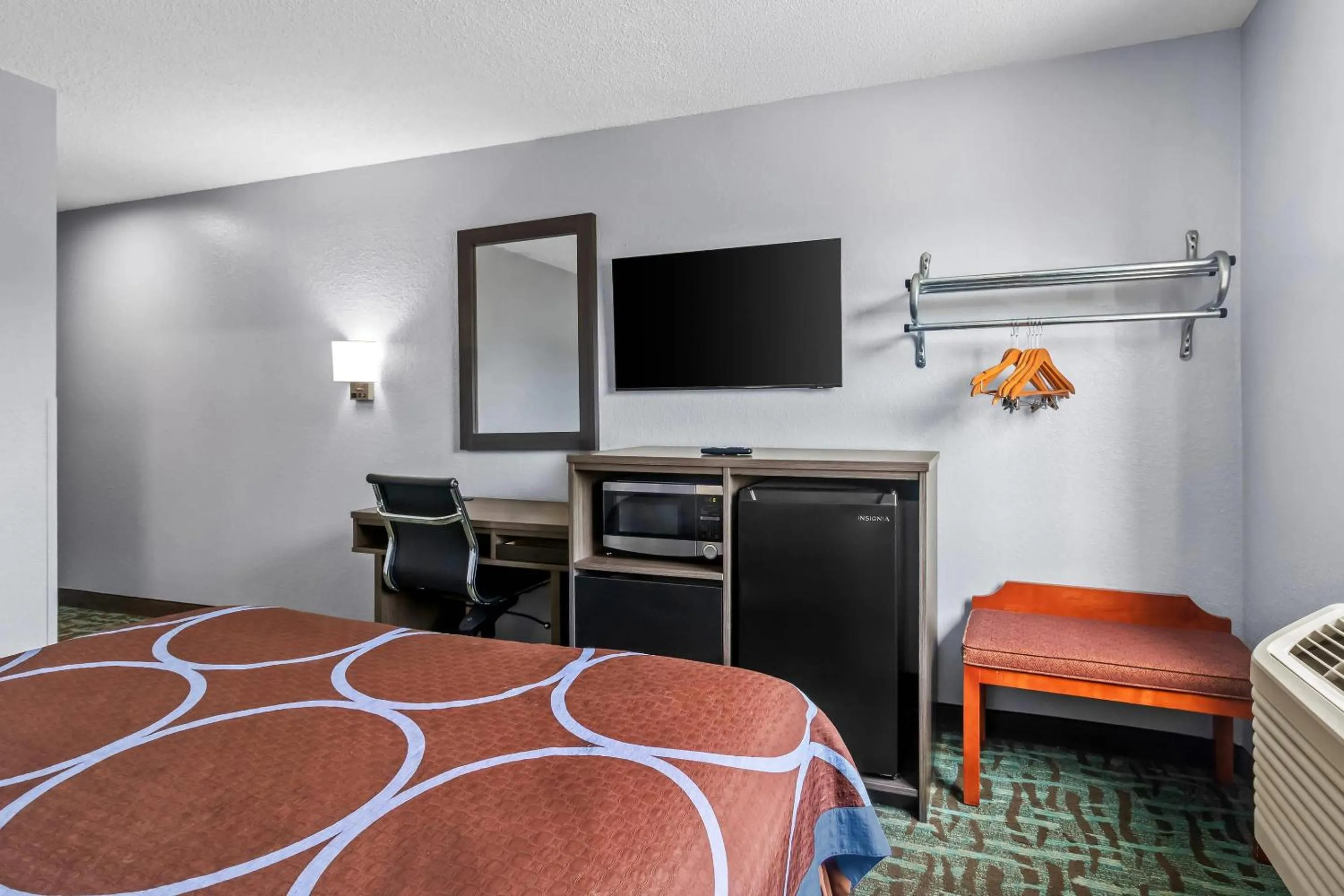 Bedroom, Bed in Rodeway Inn Delmont