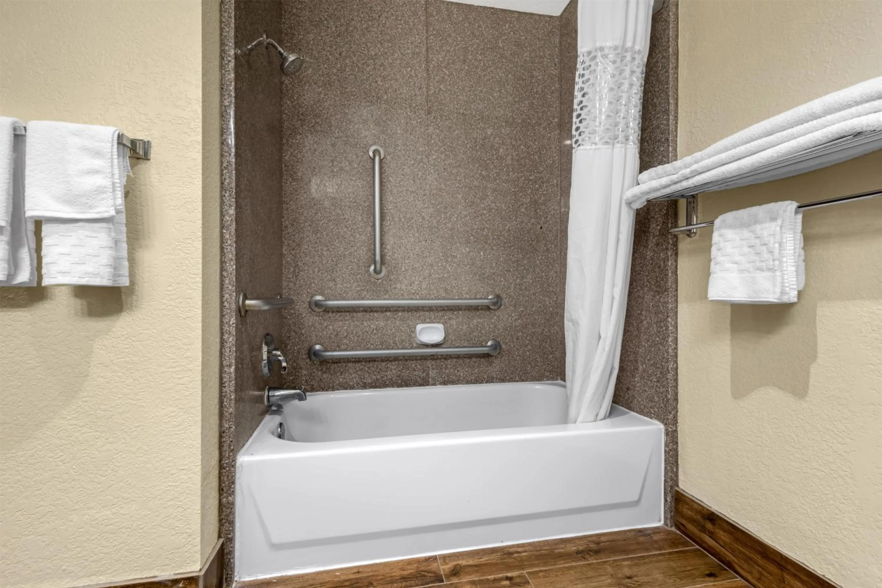 Bathroom in Best Western Plus Shamrock Inn & Suites