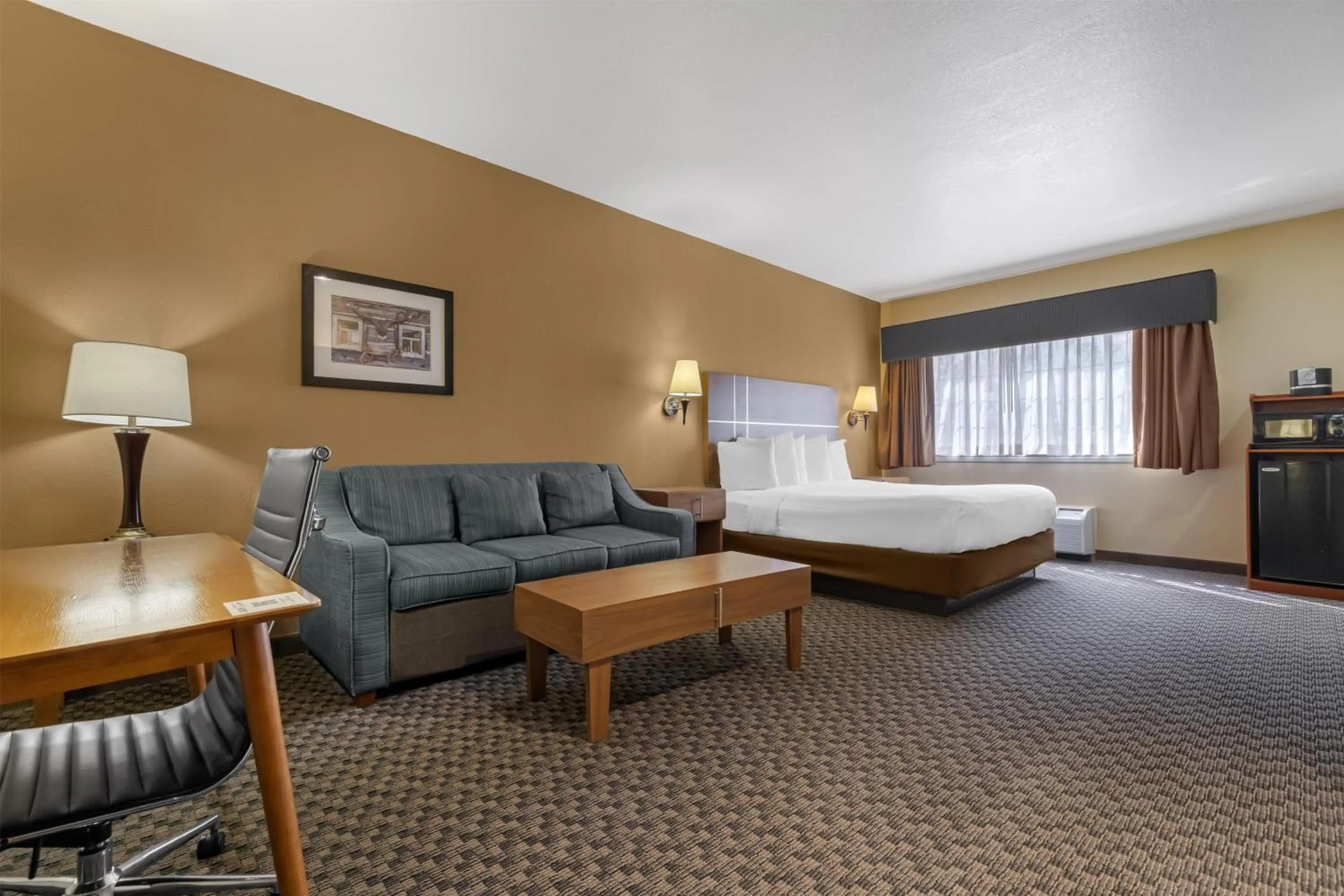 Bedroom, Bed in Best Western Plus Shamrock Inn & Suites