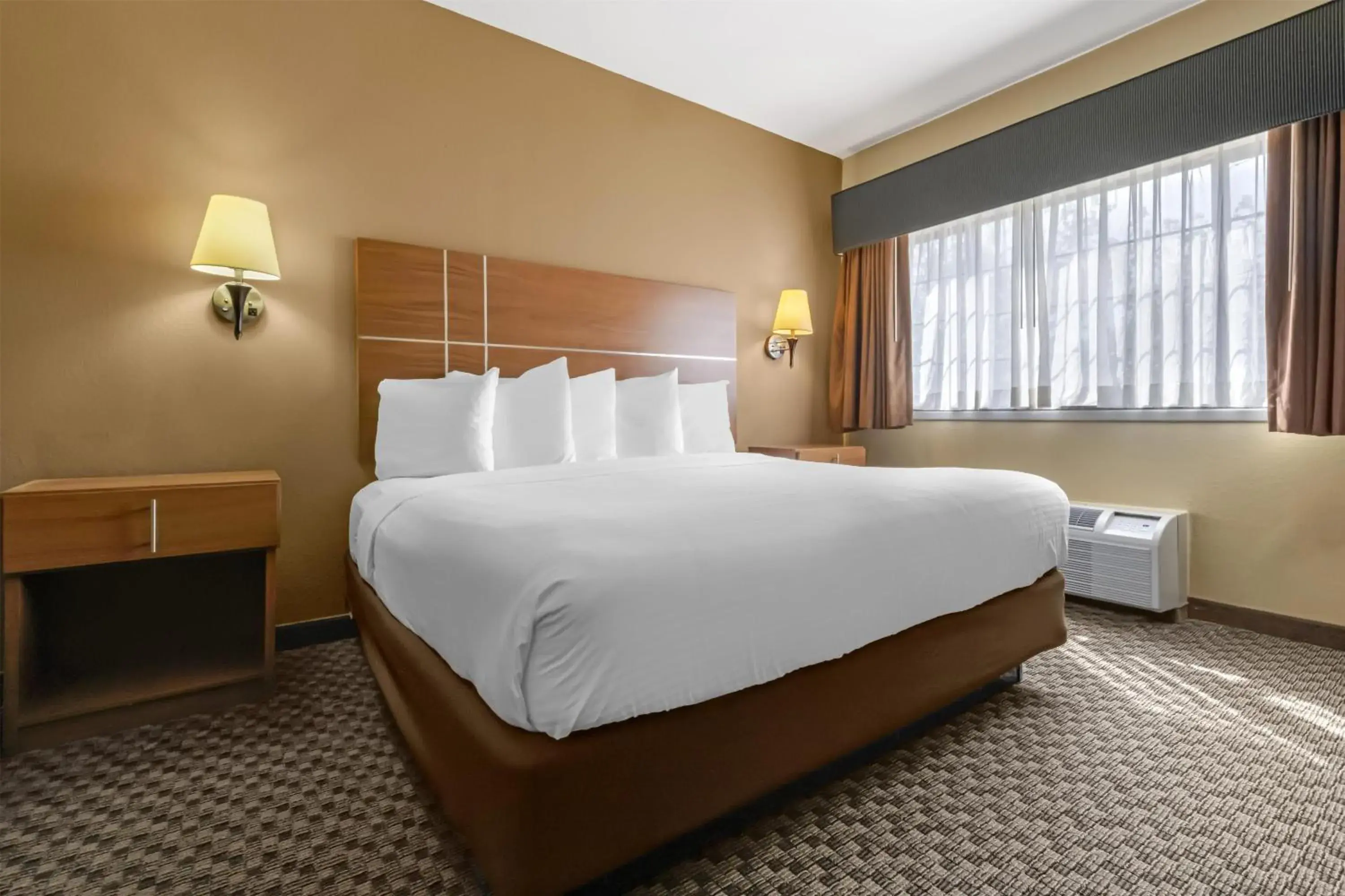 Bedroom, Bed in Best Western Plus Shamrock Inn & Suites Bedroom, Bed in Best Western Plus Shamrock Inn & Suites