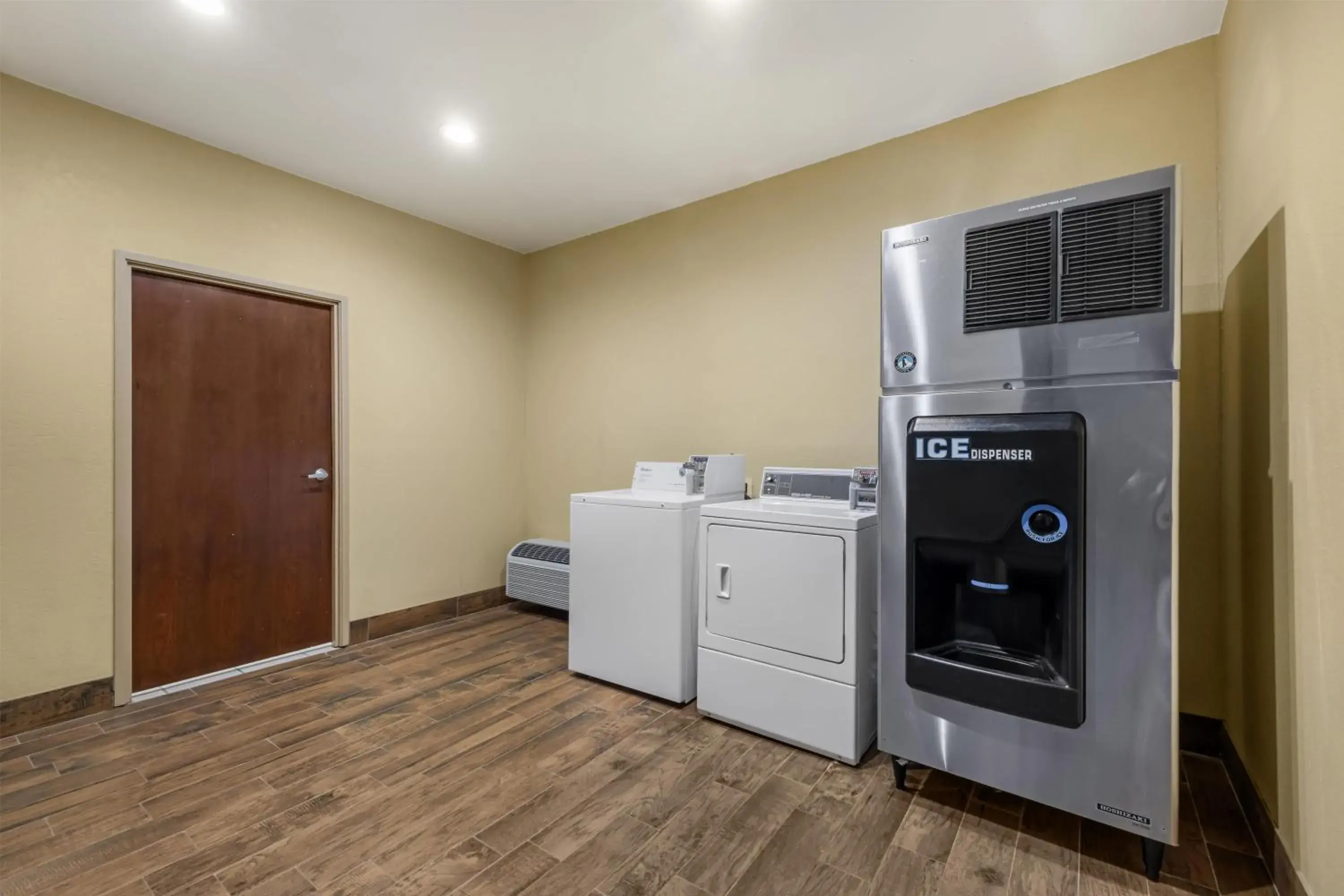 Property building in Best Western Plus Shamrock Inn & Suites Property building in Best Western Plus Shamrock Inn & Suites