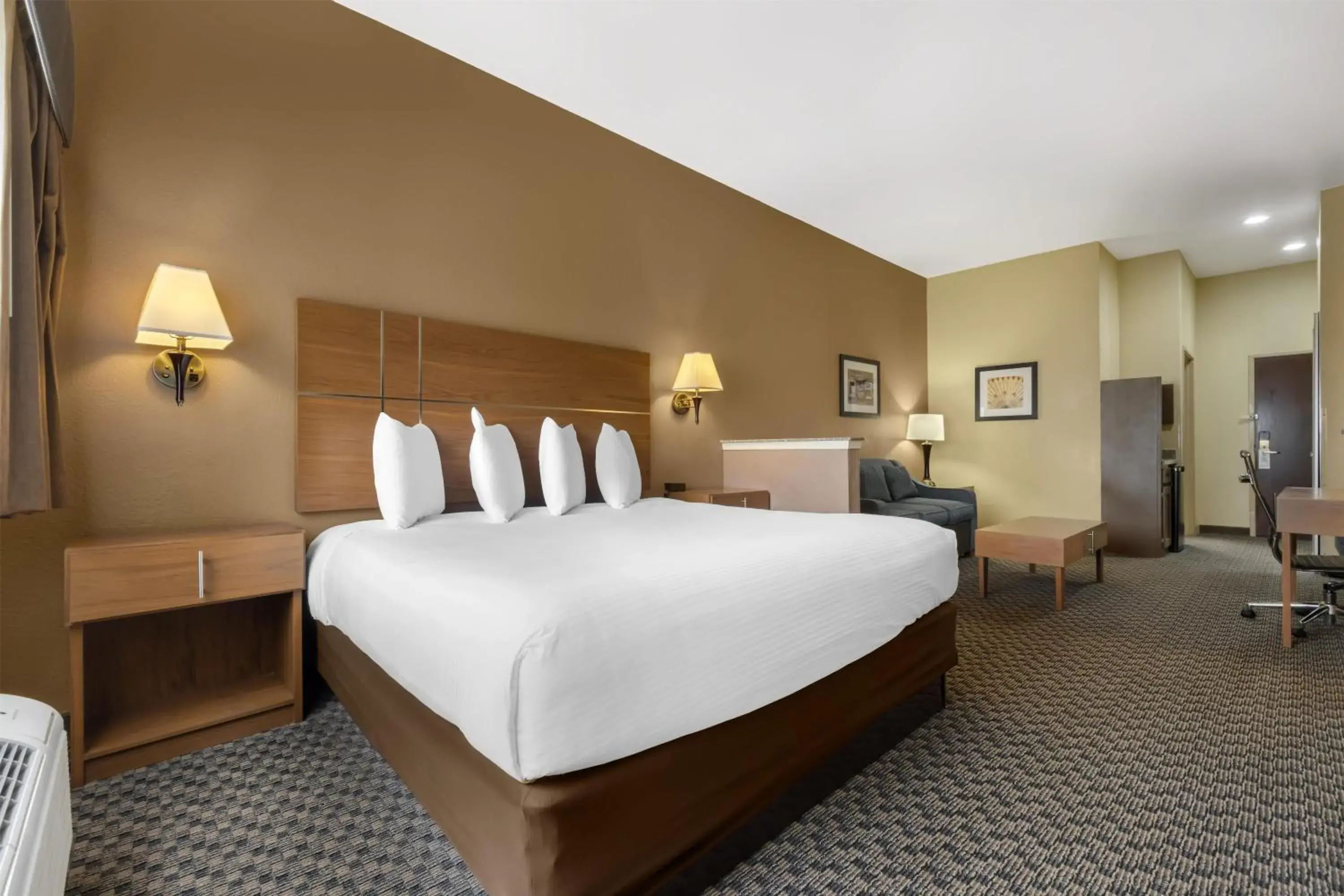 Bedroom, Bed in Best Western Plus Shamrock Inn & Suites Bedroom, Bed in Best Western Plus Shamrock Inn & Suites