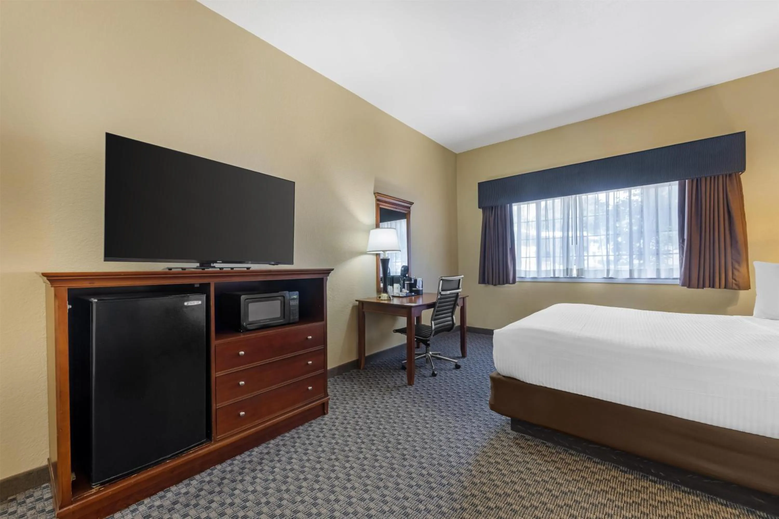 Bedroom, Bed in Best Western Plus Shamrock Inn & Suites