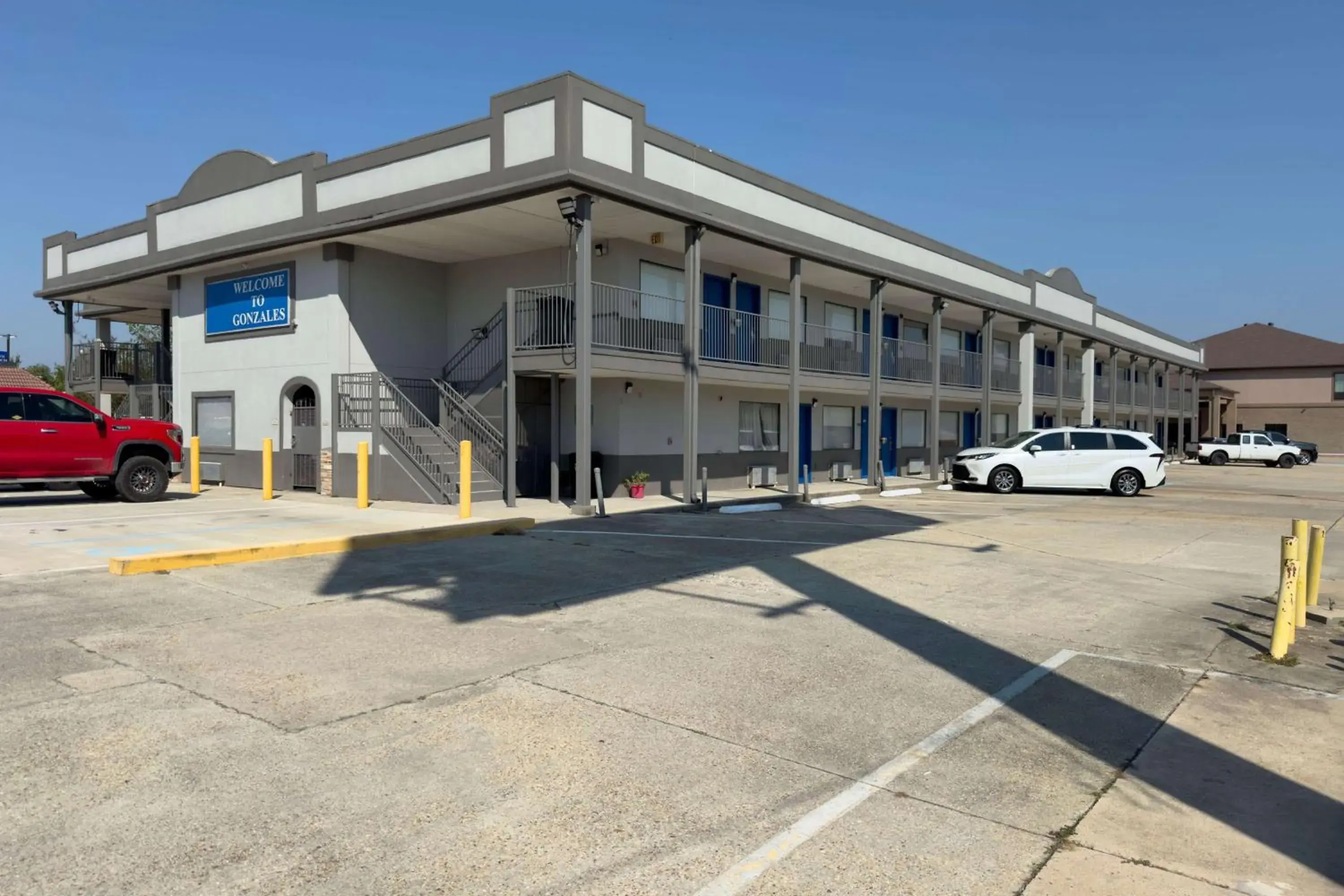 Property building in Days Inn by Wyndham Gonzales Property building in Days Inn by Wyndham Gonzales