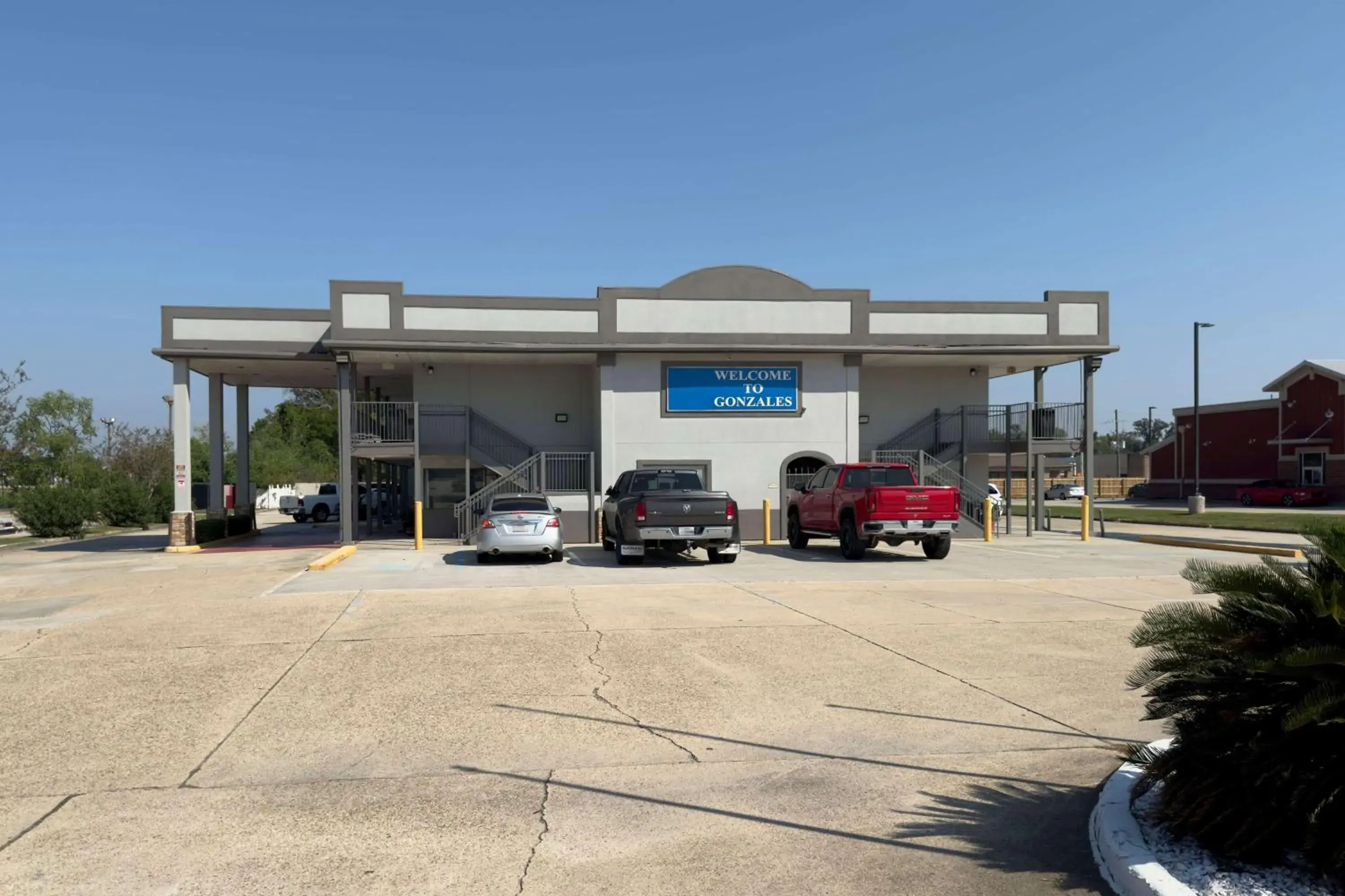 Property building in Days Inn by Wyndham Gonzales Property building in Days Inn by Wyndham Gonzales