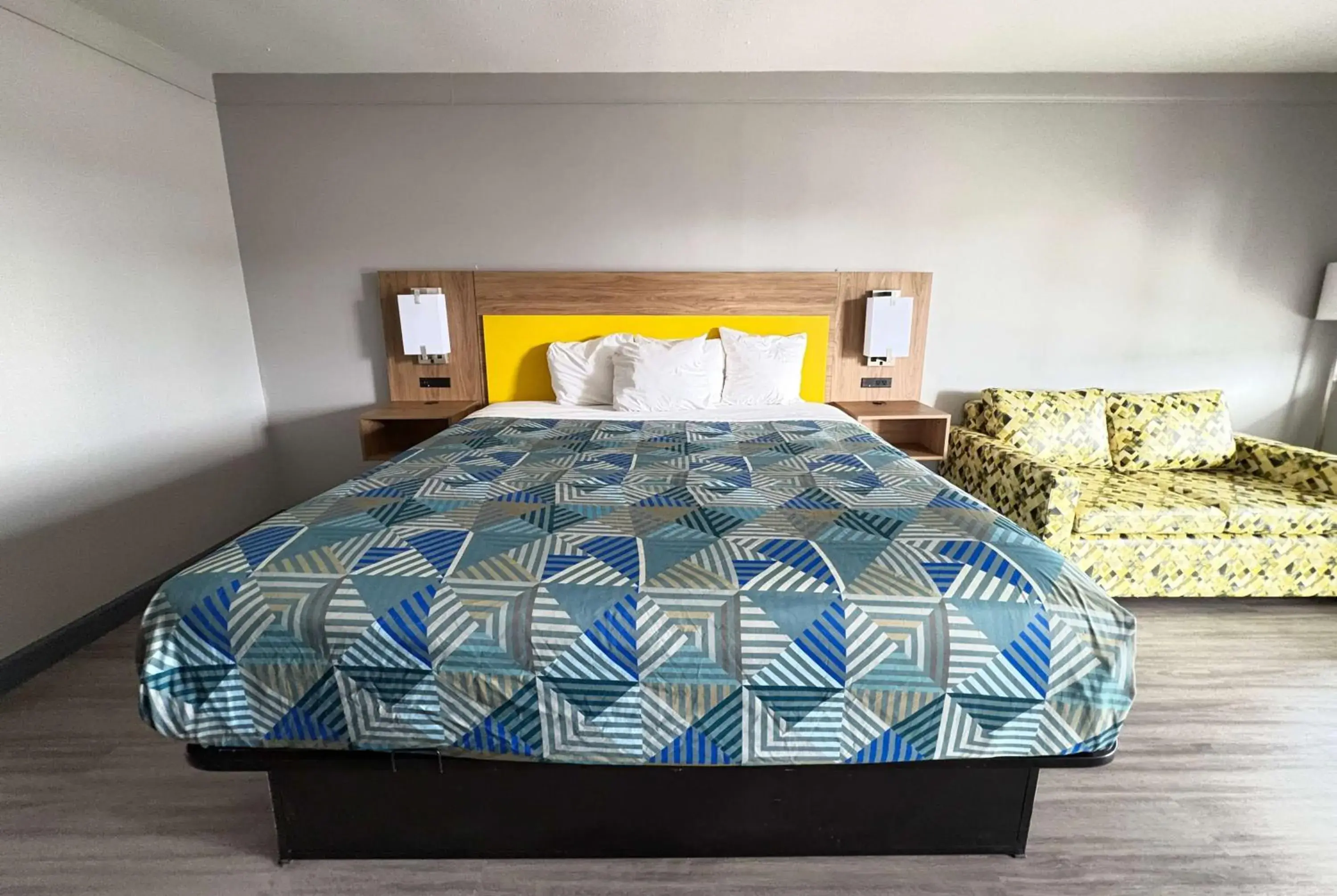 Photo of the whole room, Bed in Days Inn by Wyndham Gonzales Photo of the whole room, Bed in Days Inn by Wyndham Gonzales