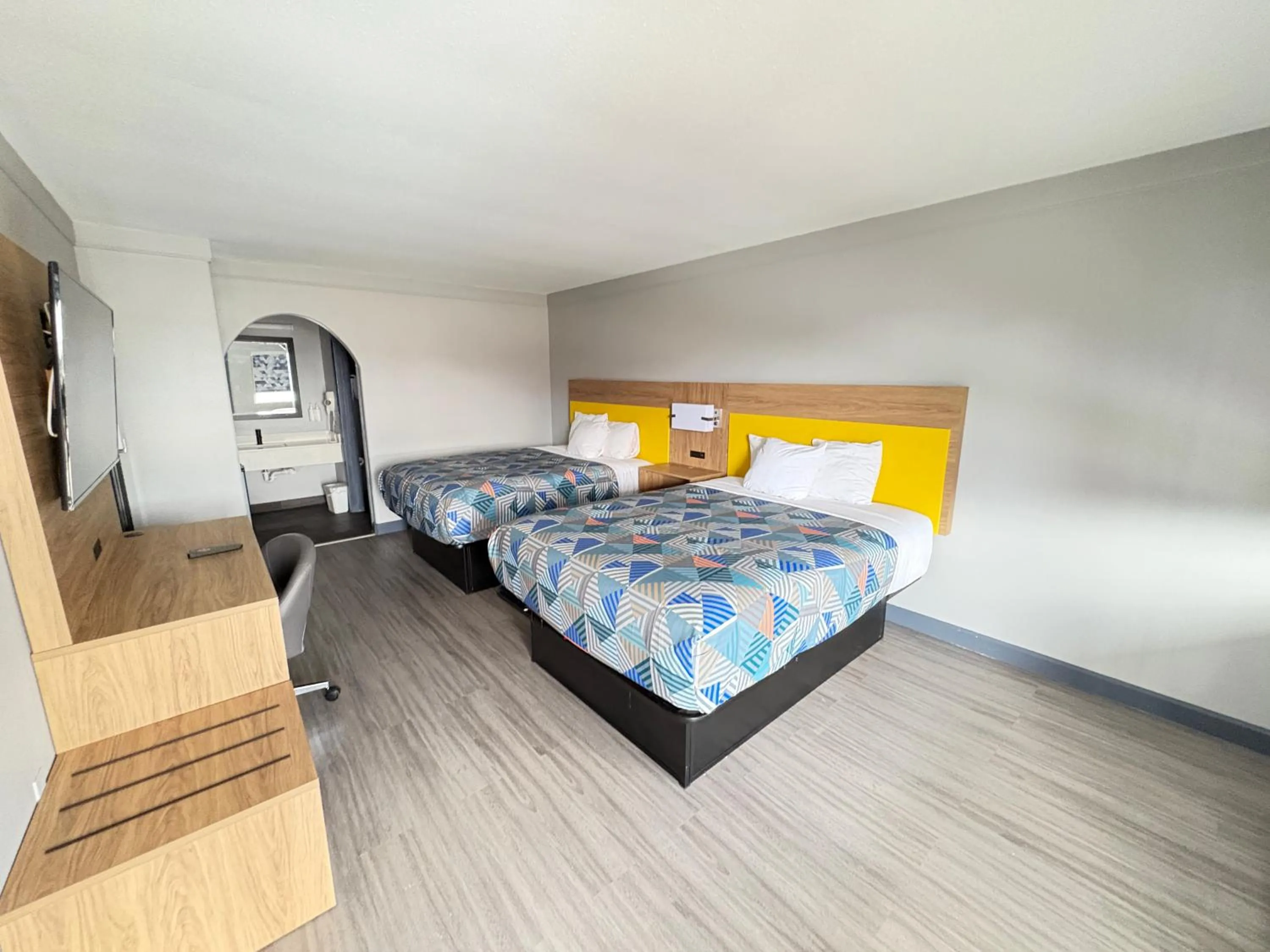 Photo of the whole room, Bed in Days Inn by Wyndham Gonzales