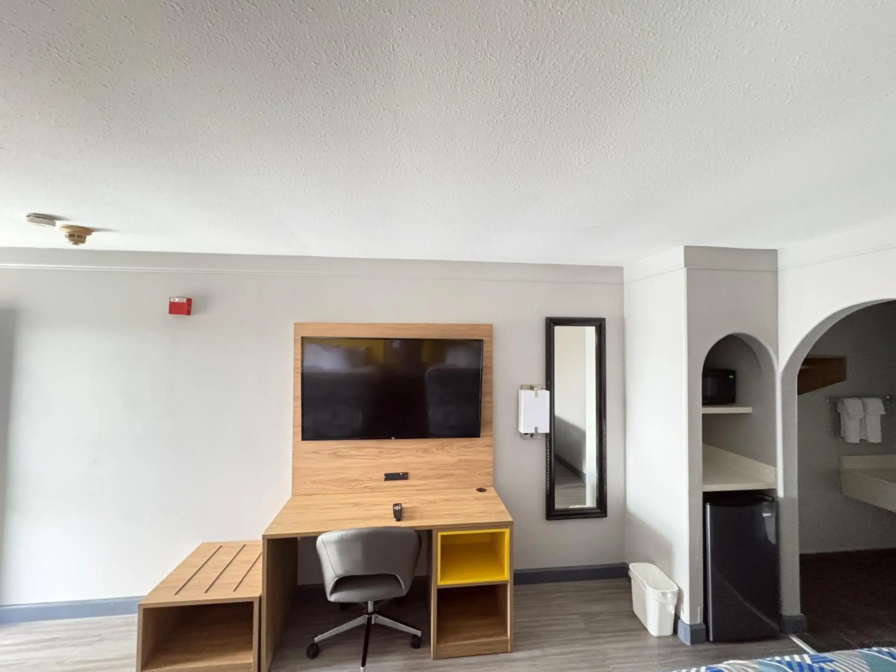 TV and multimedia in Days Inn by Wyndham Gonzales TV and multimedia in Days Inn by Wyndham Gonzales