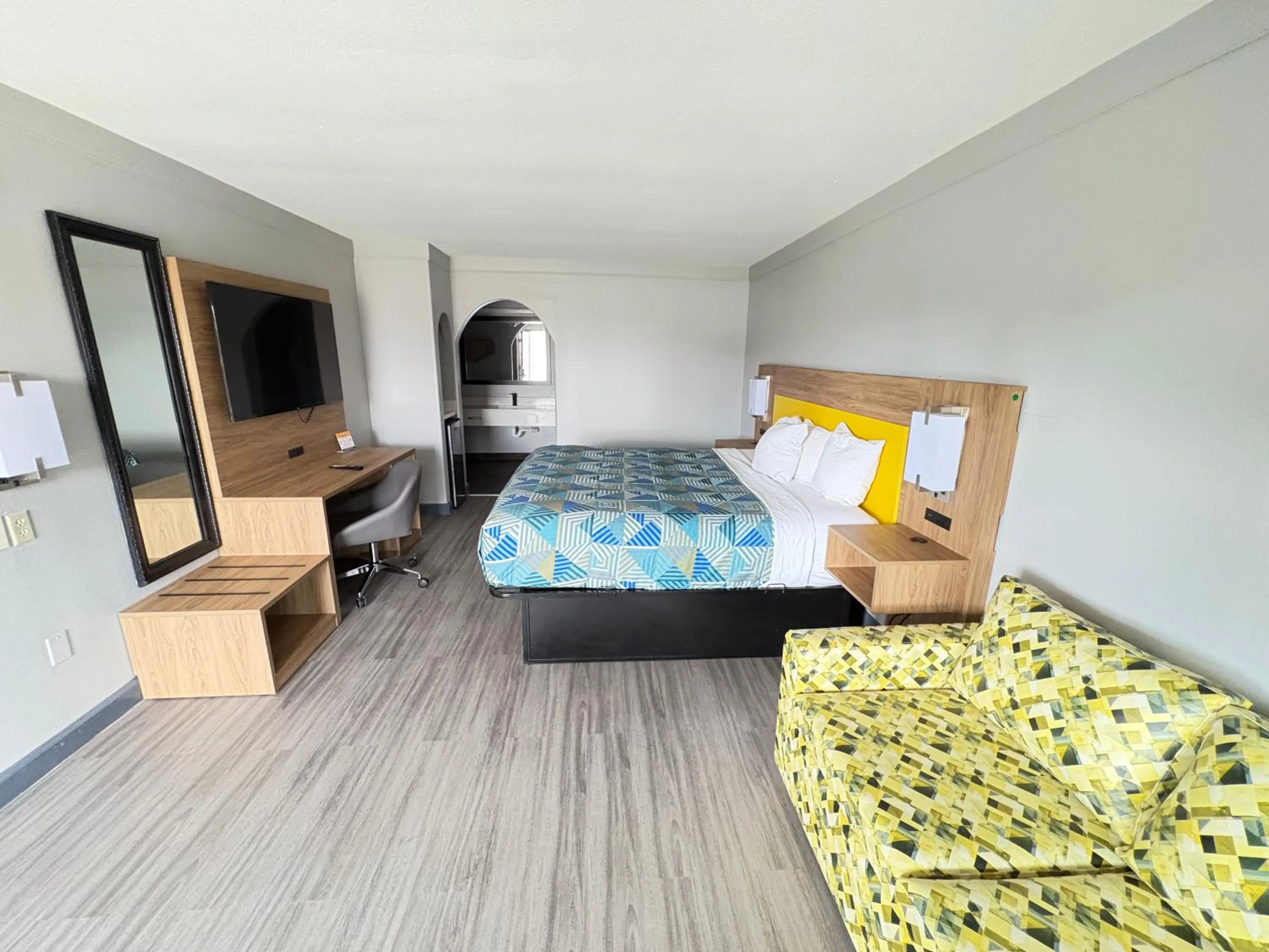 Bedroom, Bed in Days Inn by Wyndham Gonzales