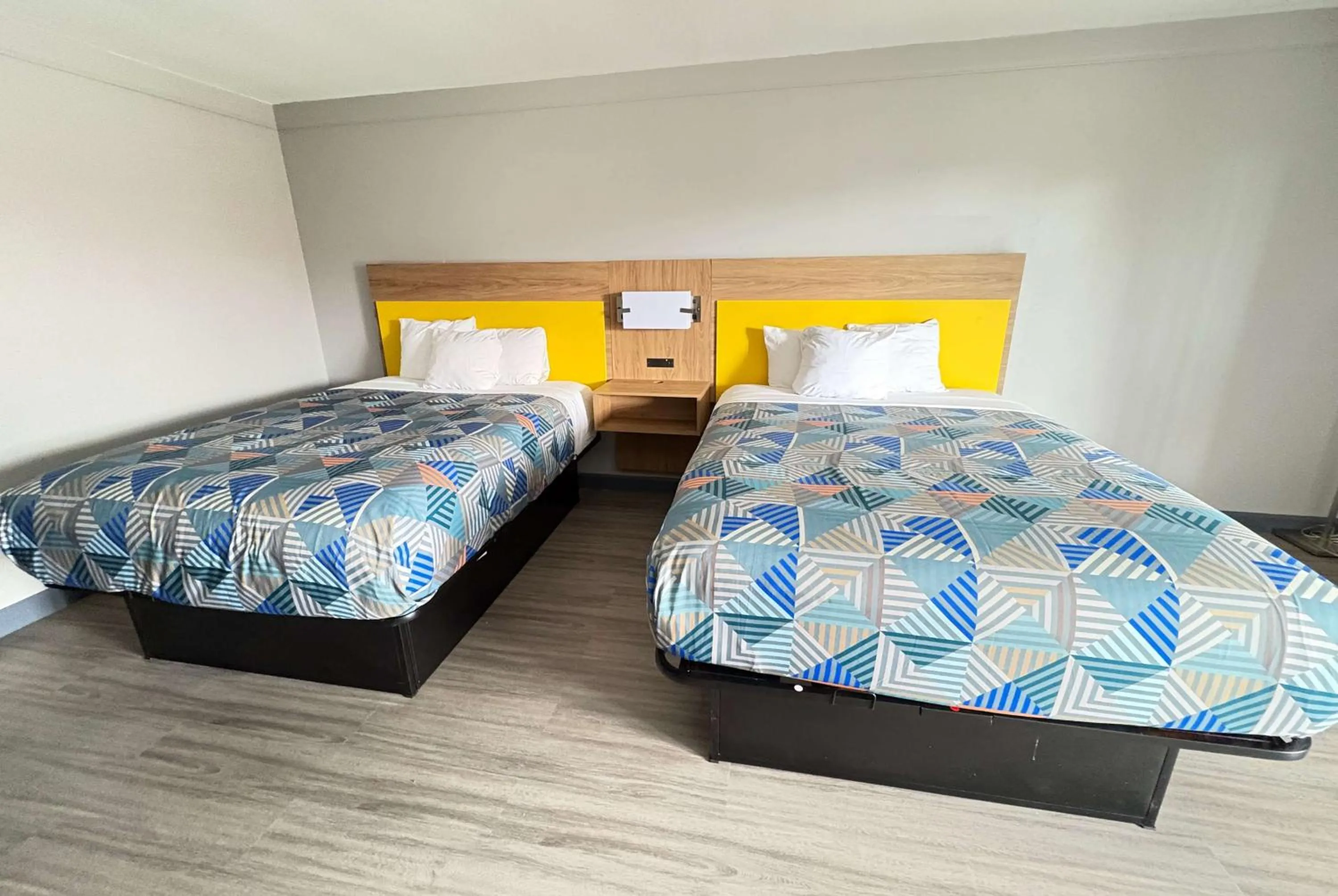 Photo of the whole room, Bed in Days Inn by Wyndham Gonzales