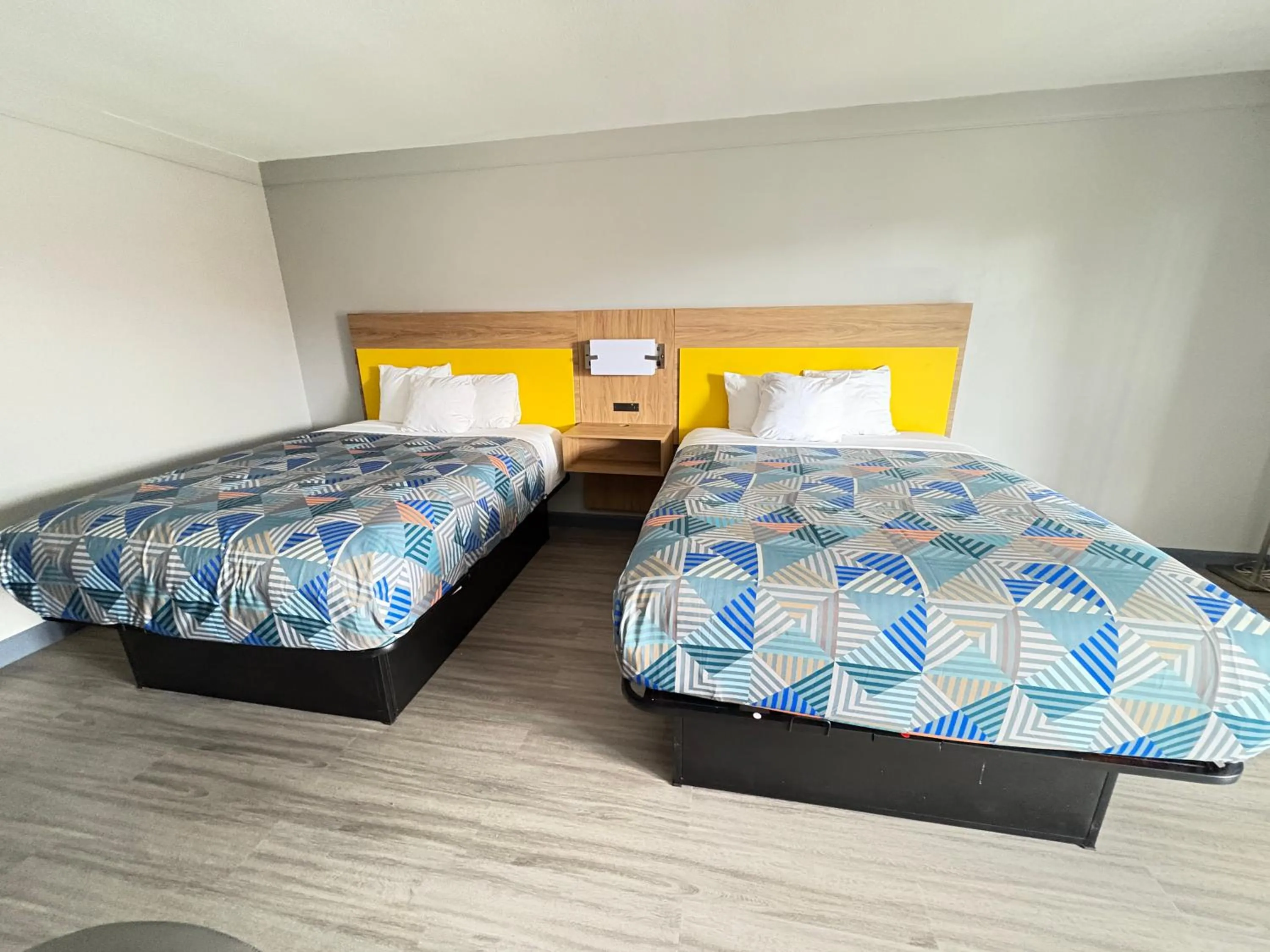 Bedroom, Bed in Days Inn by Wyndham Gonzales