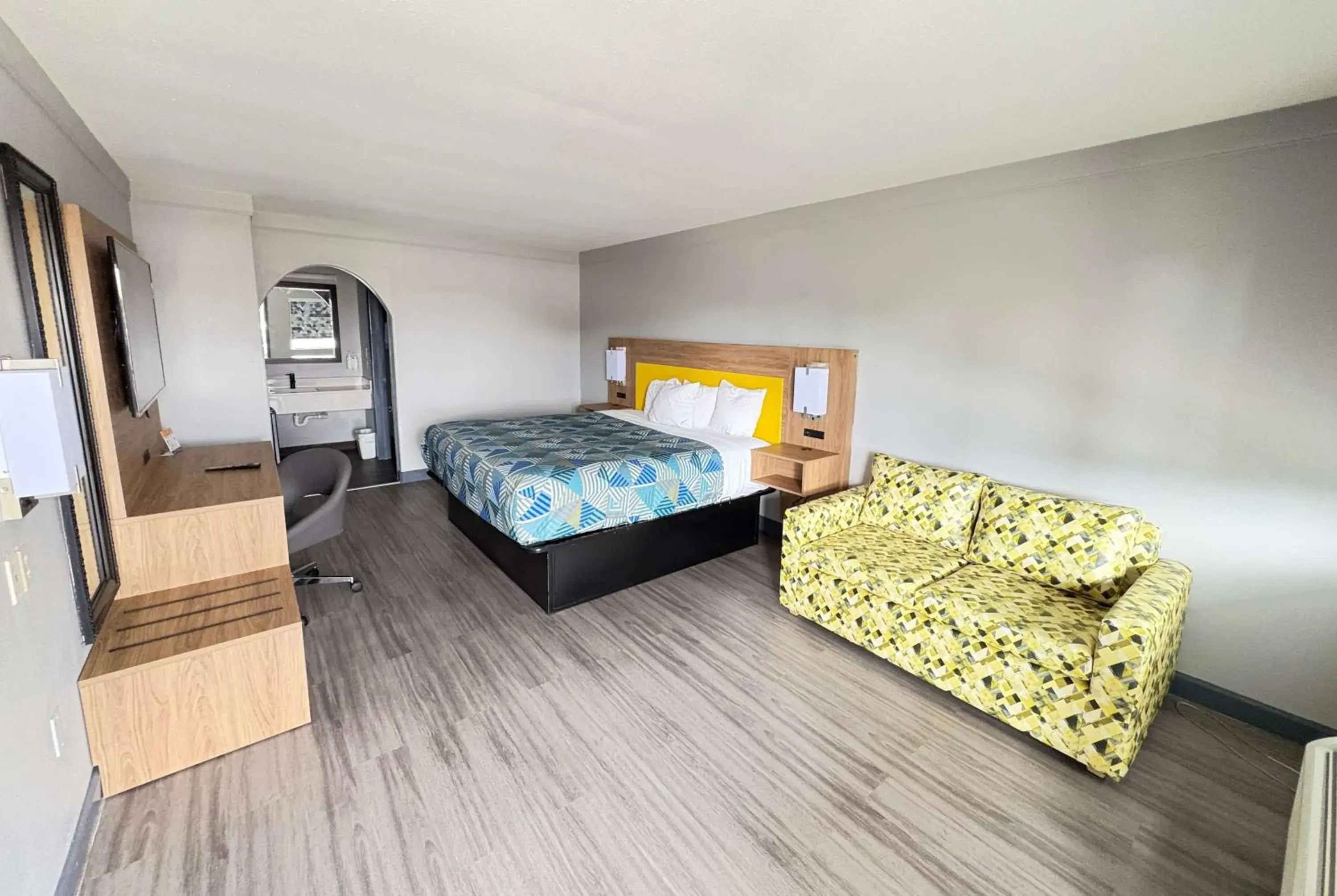 Photo of the whole room, Bed in Days Inn by Wyndham Gonzales Photo of the whole room, Bed in Days Inn by Wyndham Gonzales