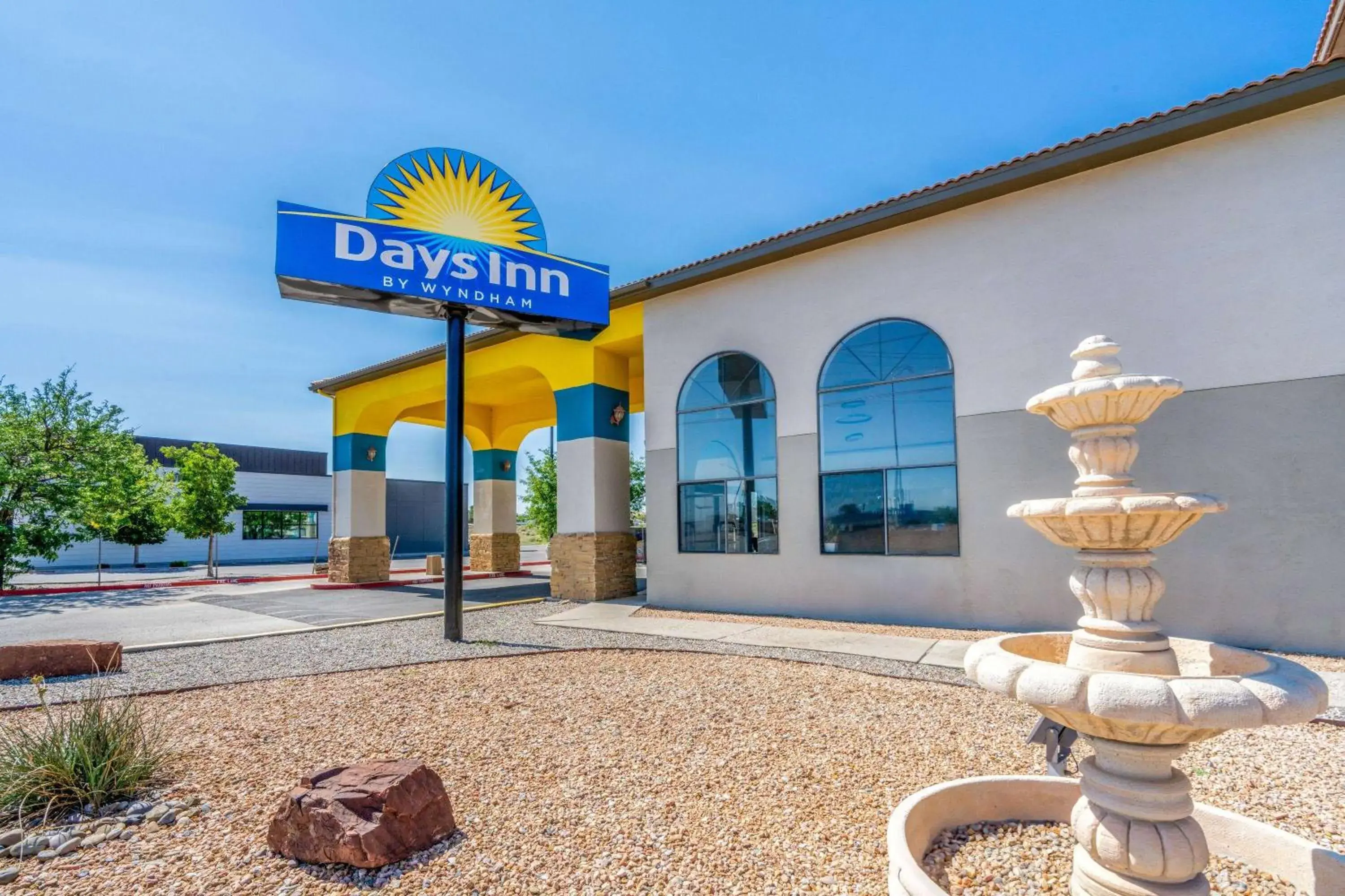 Property building in Days Inn by Wyndham Los Lunas Property building in Days Inn by Wyndham Los Lunas