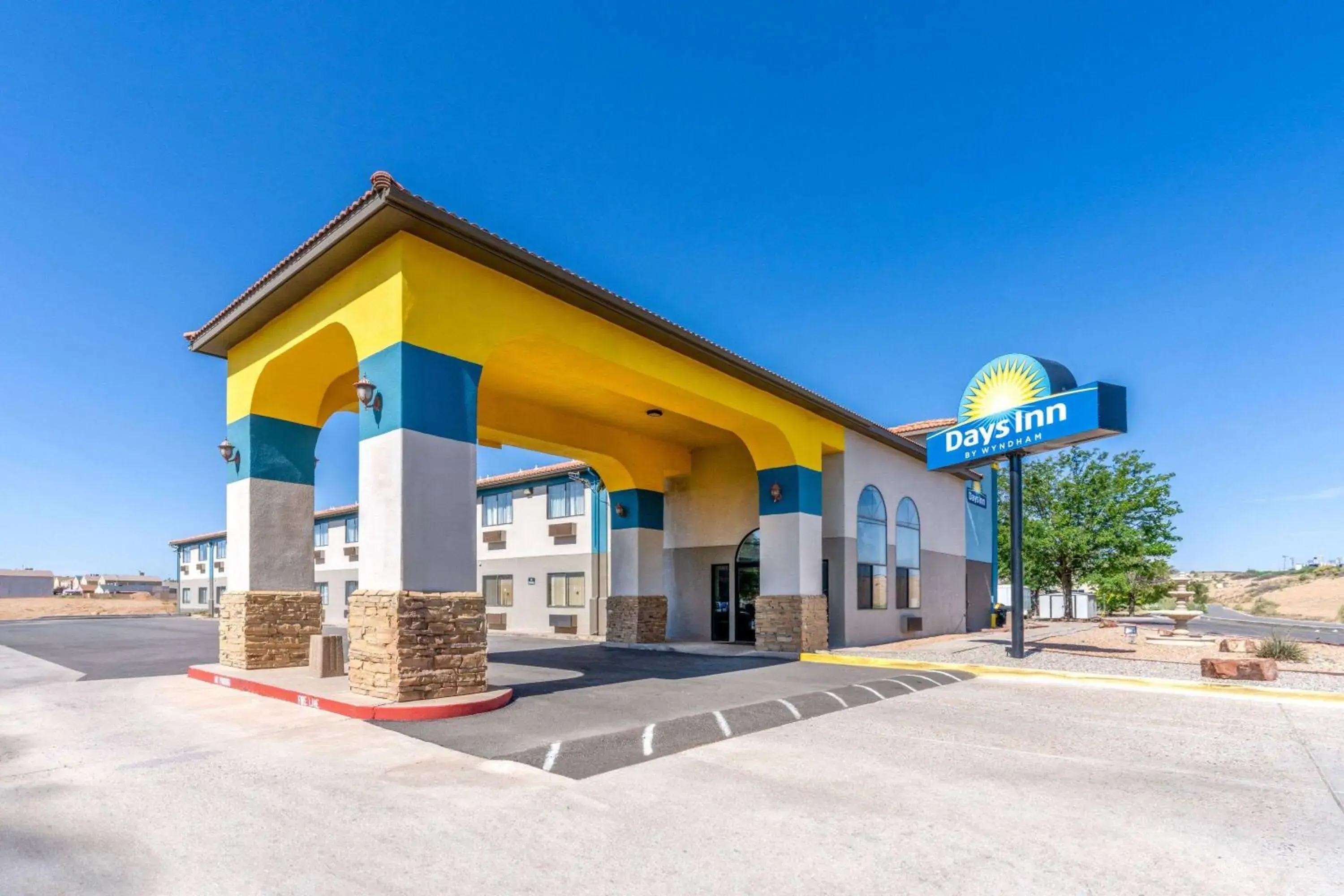 Property building in Days Inn by Wyndham Los Lunas Property building in Days Inn by Wyndham Los Lunas