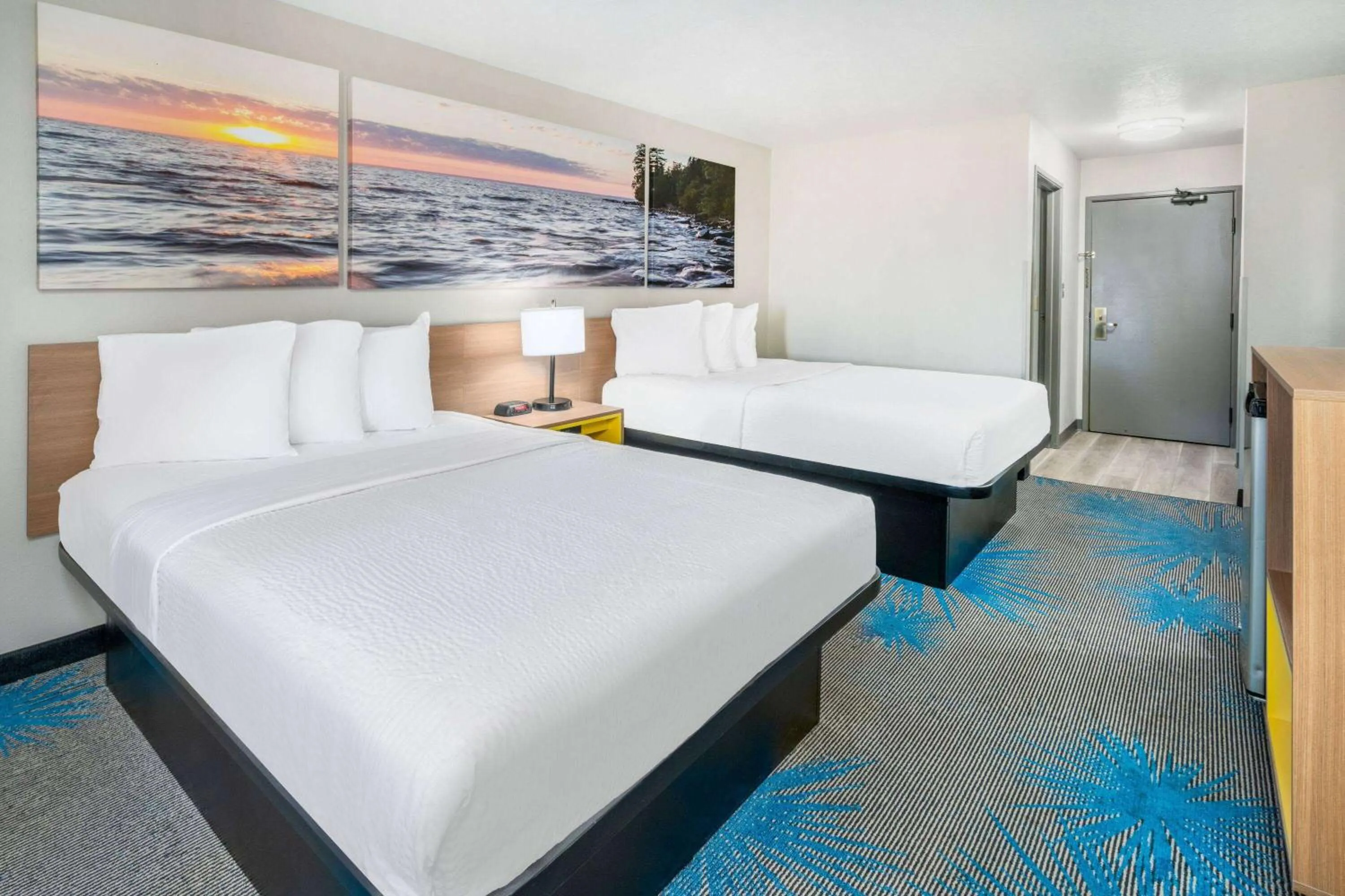 Photo of the whole room, Bed in Days Inn by Wyndham Los Lunas