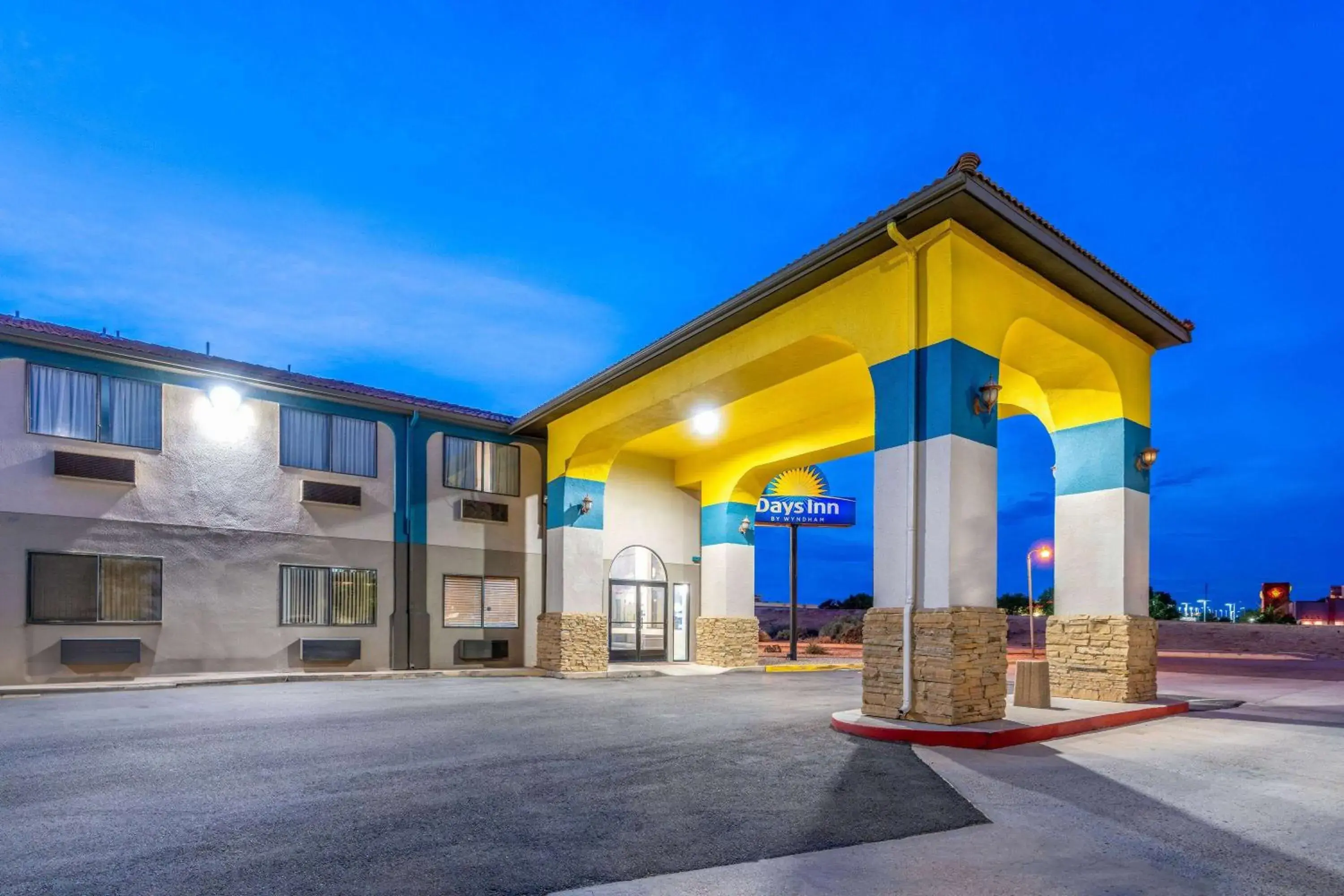 Property building in Days Inn by Wyndham Los Lunas Property building in Days Inn by Wyndham Los Lunas