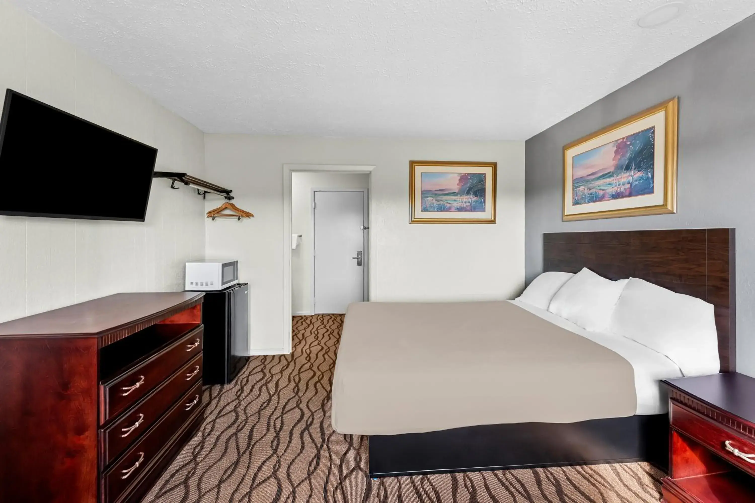 1 Queen Bed Smoking in Americas Best Value Inn Marion 1 Queen Bed Smoking in Americas Best Value Inn Marion