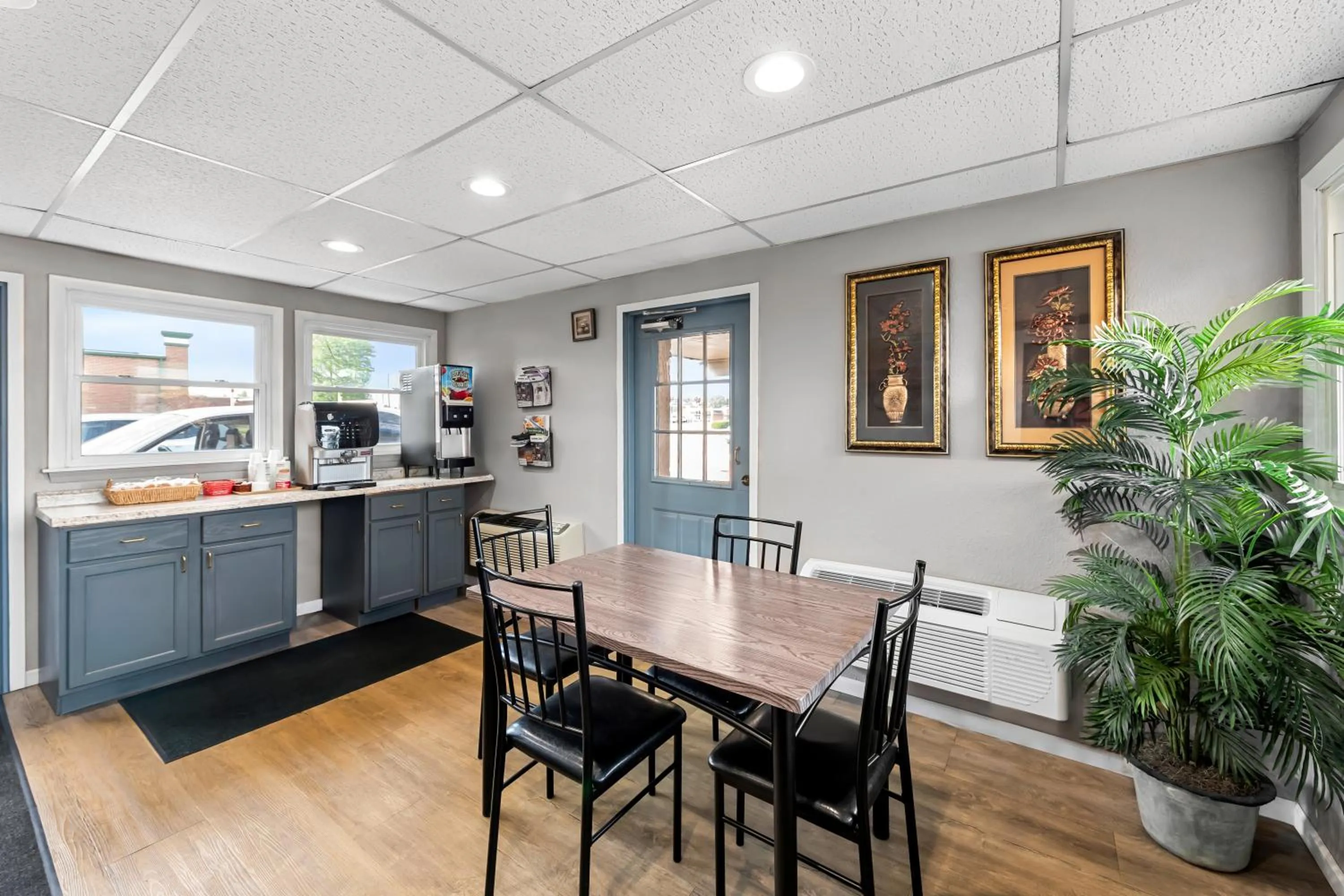 Seating area in Americas Best Value Inn Marion