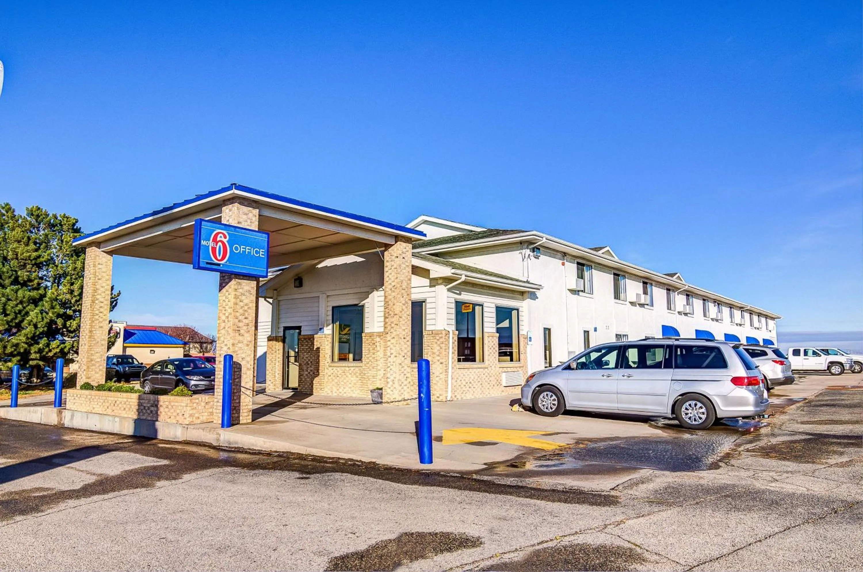 Property building in Motel 6-Colby, KS