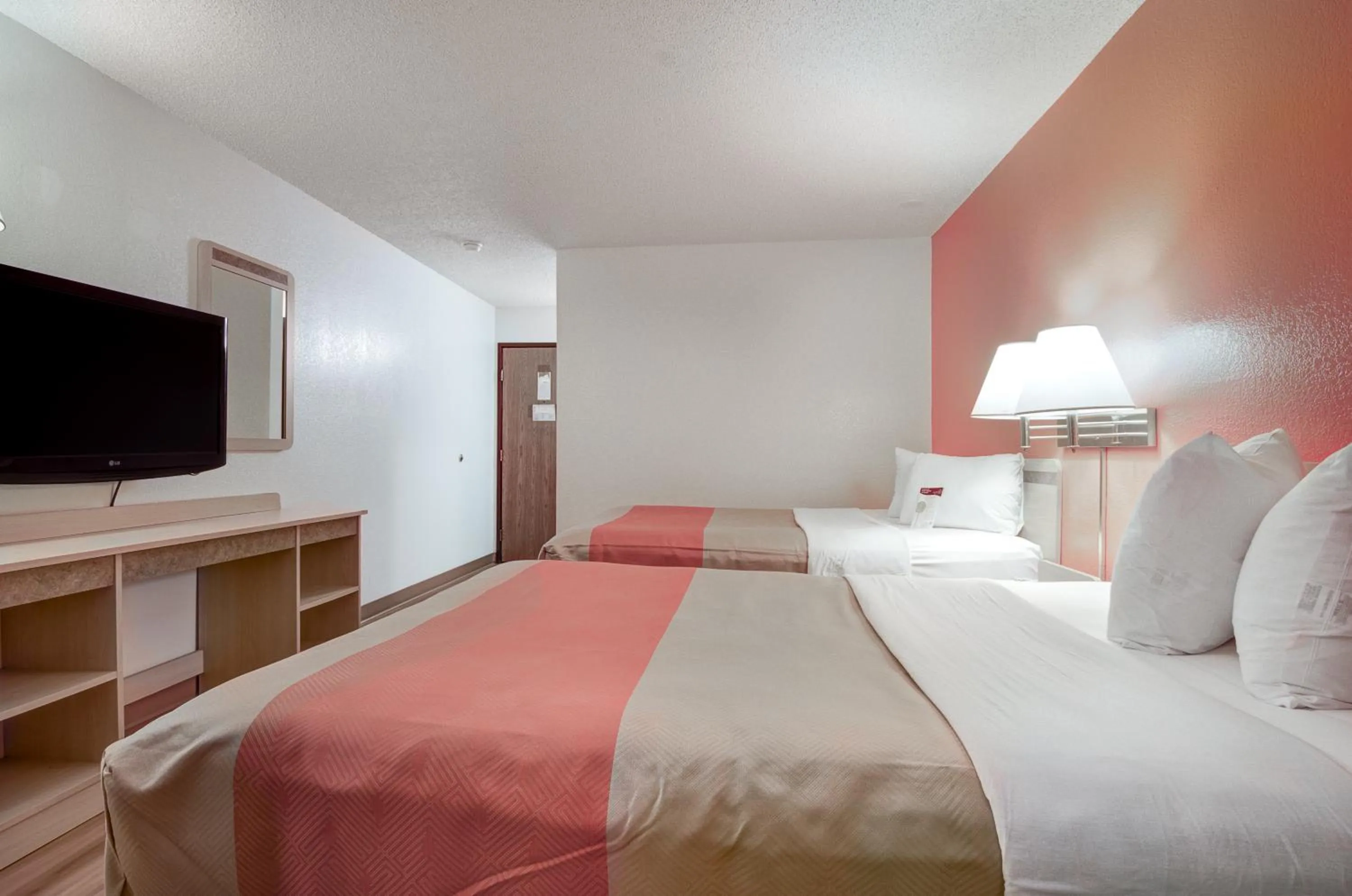 Bedroom, Bed in Motel 6-Colby, KS